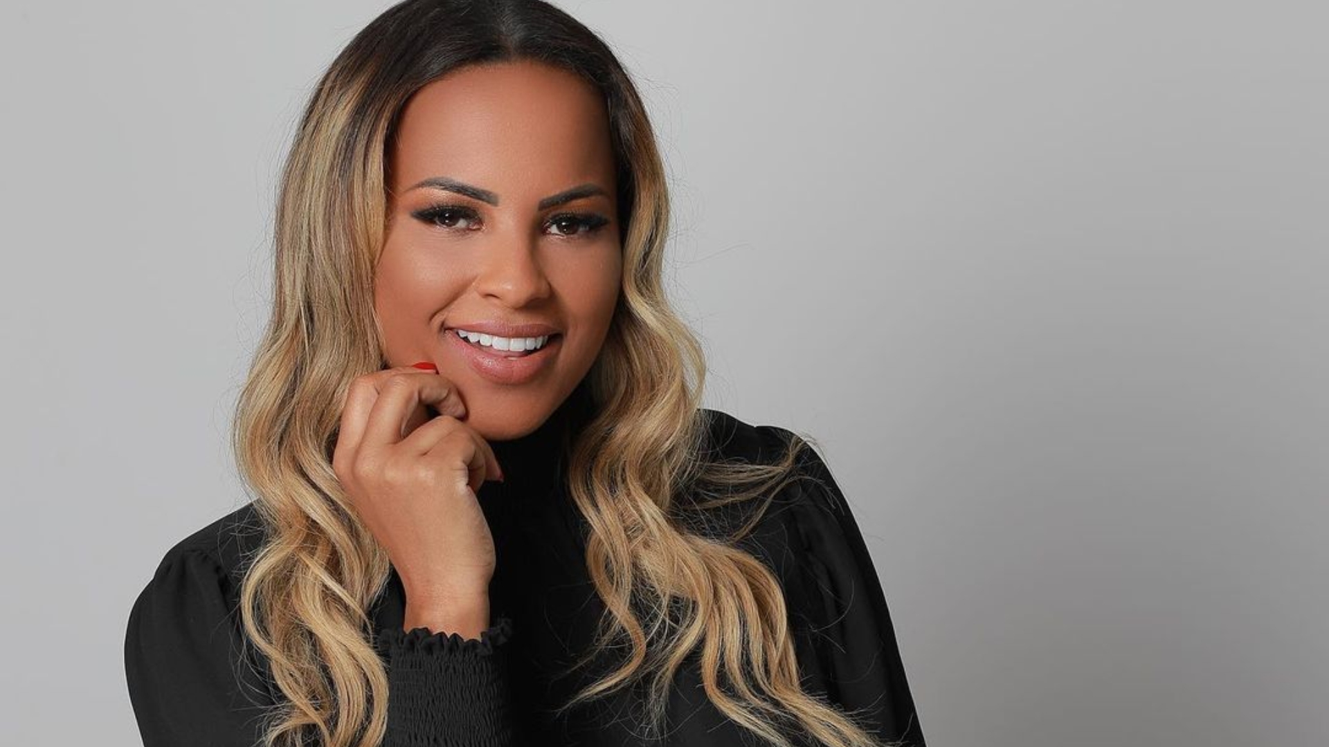 Dia da Consciência Negra: Empresária e influenciadora negra Priscila Santos fala sobre carreira e relembra momentos difíceis
