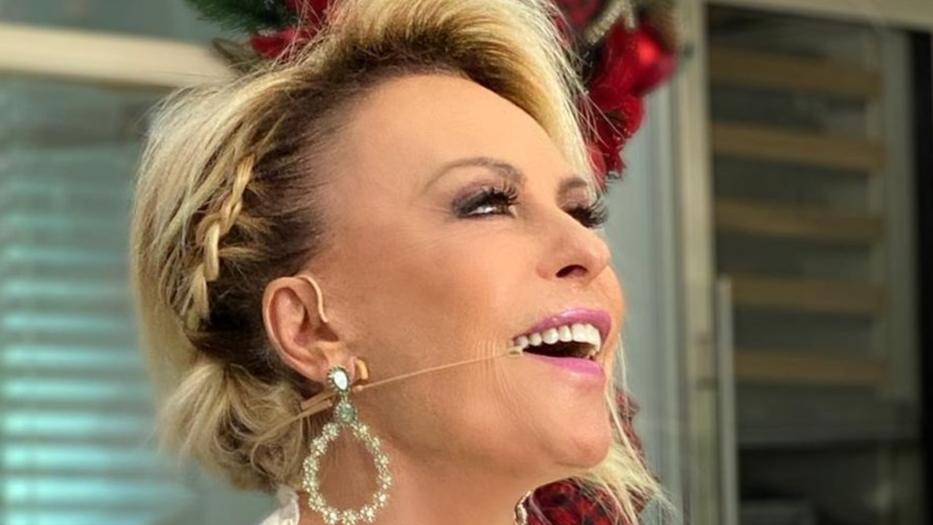 Ana Maria Braga radicaliza visual e surge com dreadlocks nos cabelos: ”Já adotei esse novo visual”