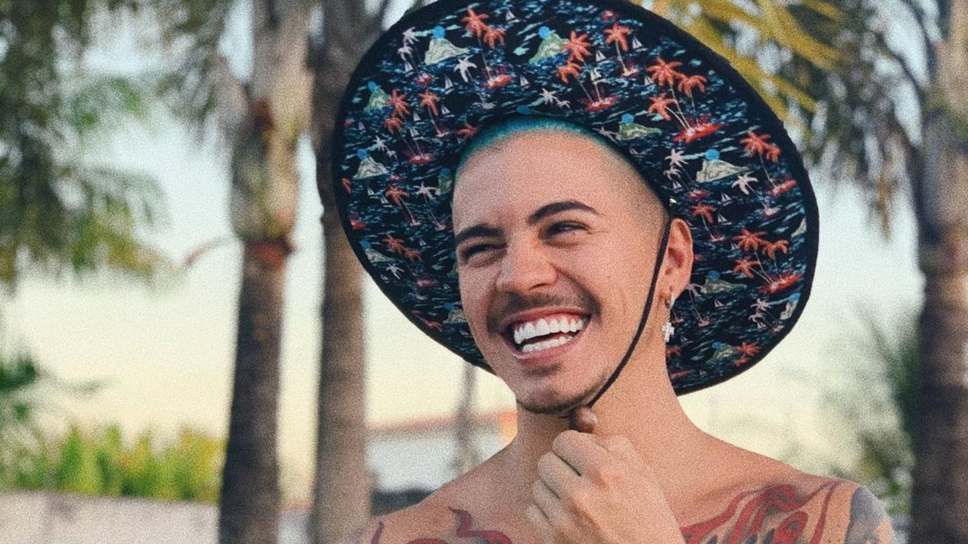 Durante viagem, Biel tem carro guinchado e lamenta: “Nem tudo são flores”