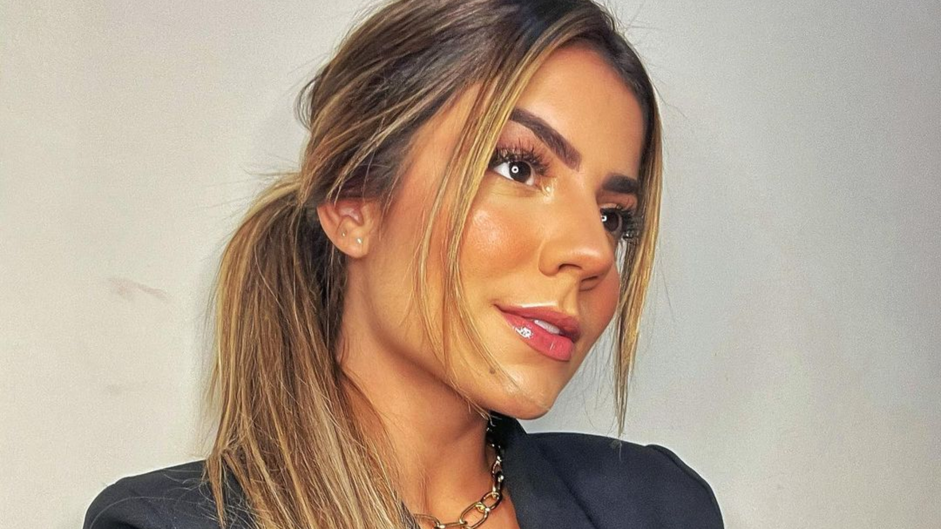 Hariany Almeida passa por cirurgia de emergência: “Muita dor”