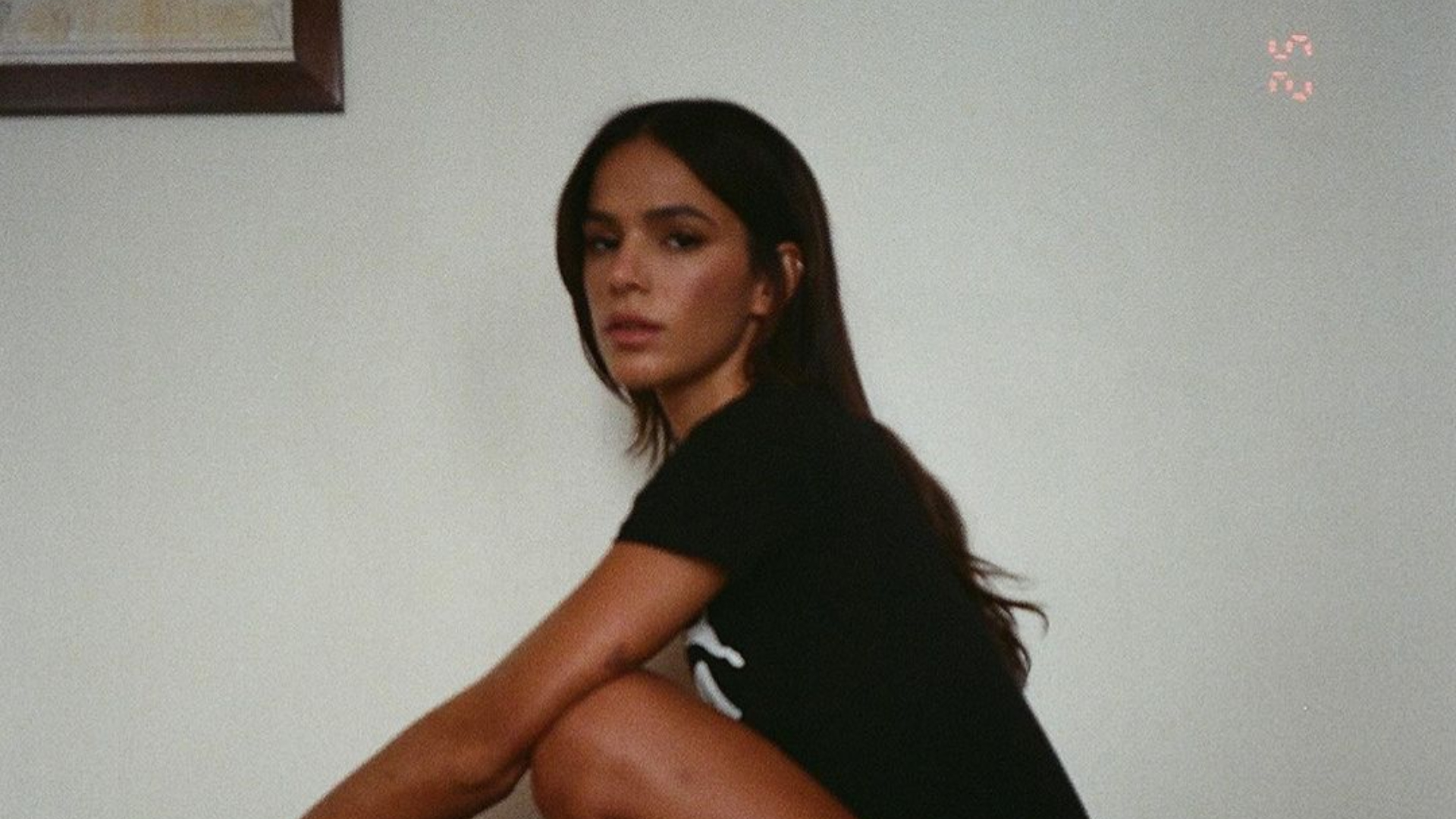 MARAVILHOSA! Bruna Marquezine rebola durante bastidores de trabalho; veja o vídeo