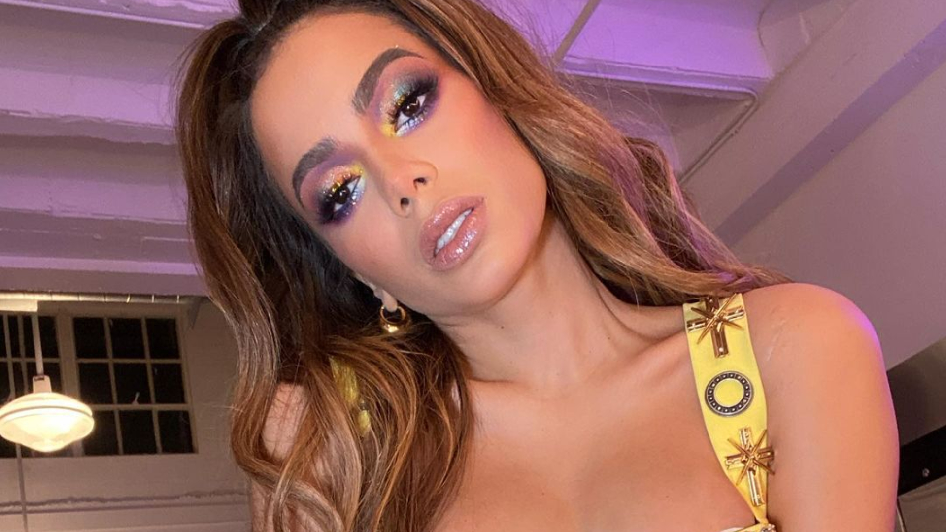 Anitta é internada com severa intoxicação alimentar e sem previsão de alta