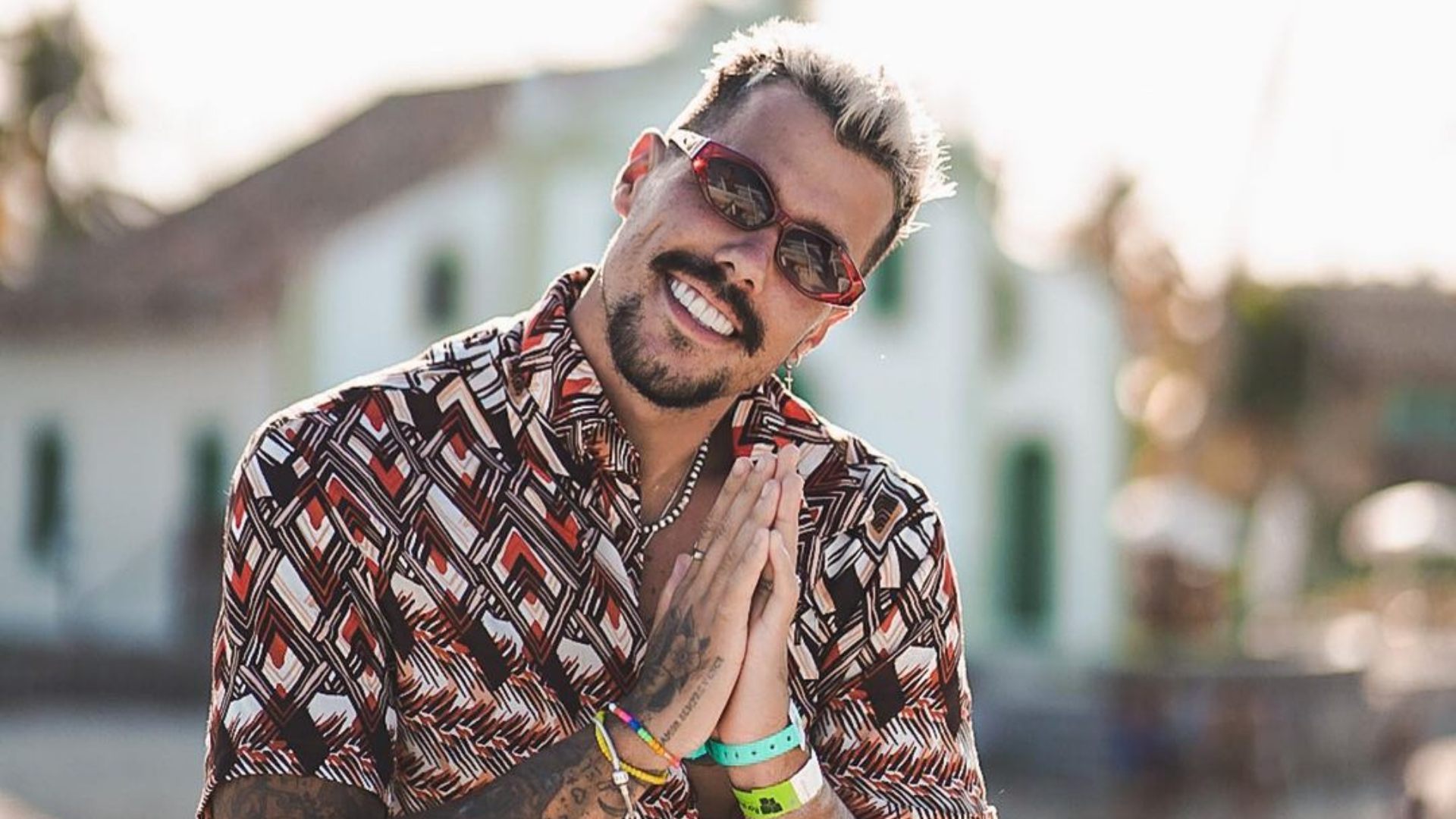 Feliz aniversário! Lipe Ribeiro comemora mais um ano de vida e ganha homenagem de fãs