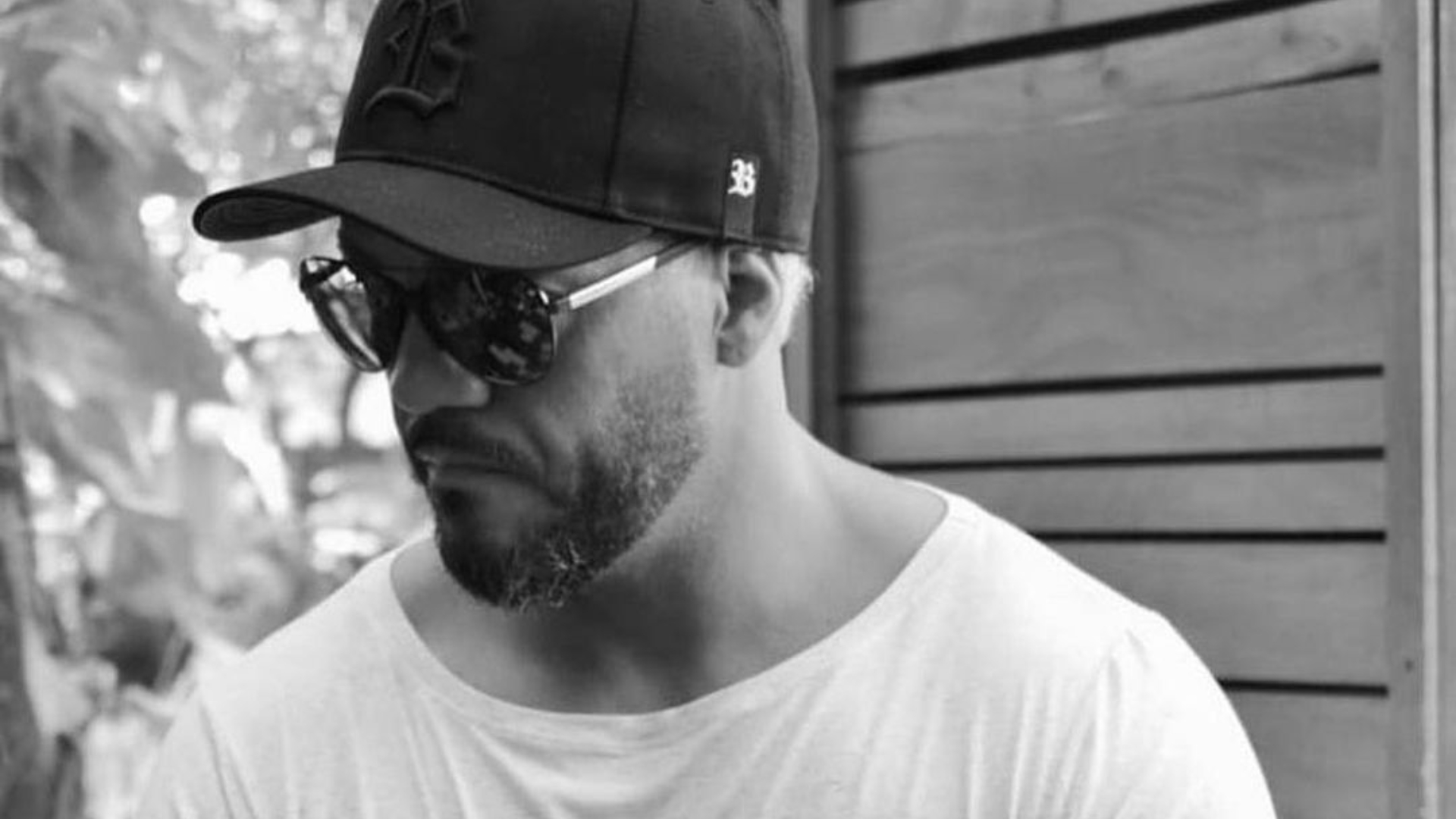 Aos prantos, Belo desabafa sobre prisão: “Não cometi crime nenhum, só fui lá cantar”