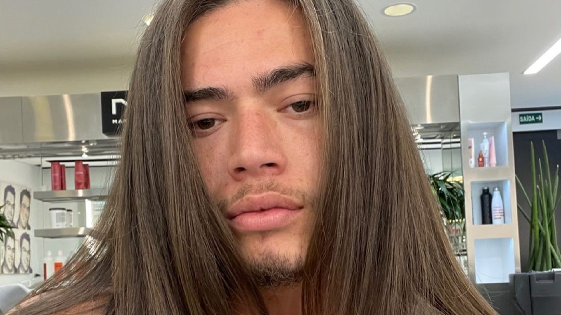 Whindersson Nunes revela nome de seu primeiro filho e brinca: “Para não passar os problemas do pai”