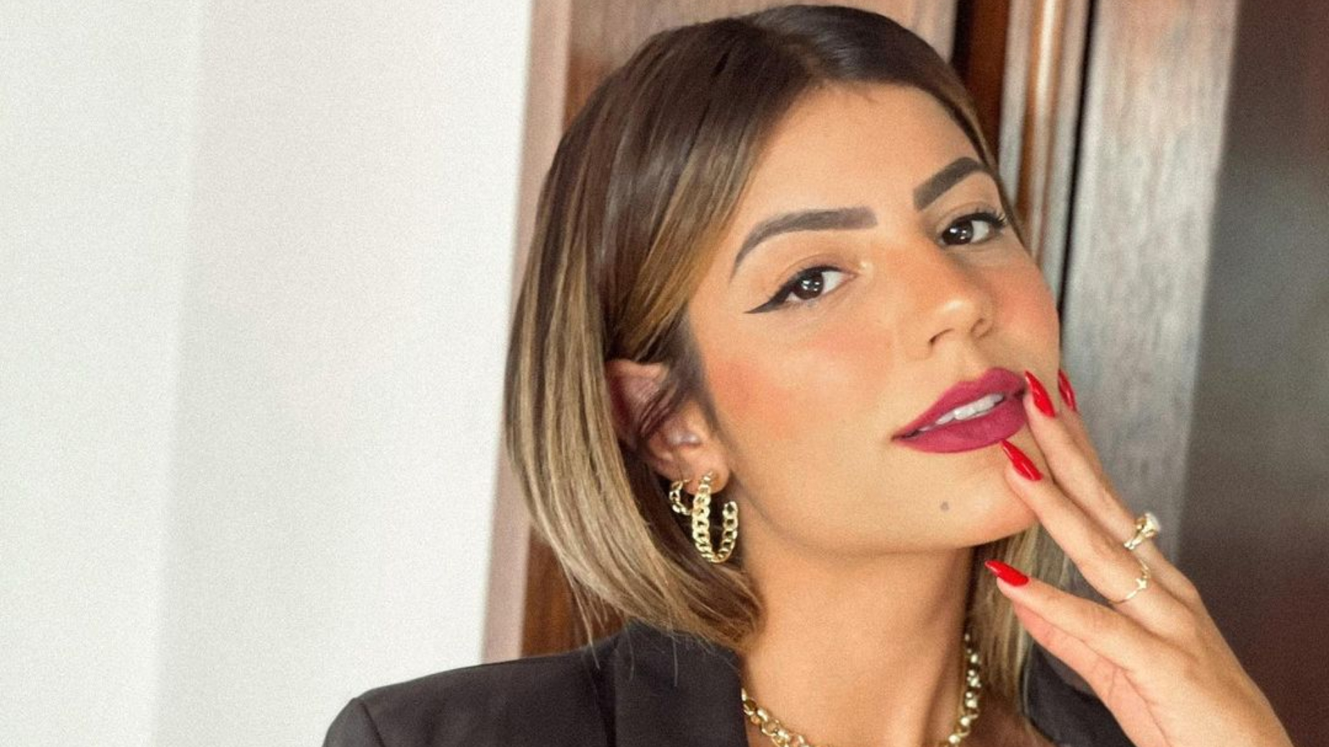 Mais uma mudança! Hariany Almeida passa por transformação em seu visual