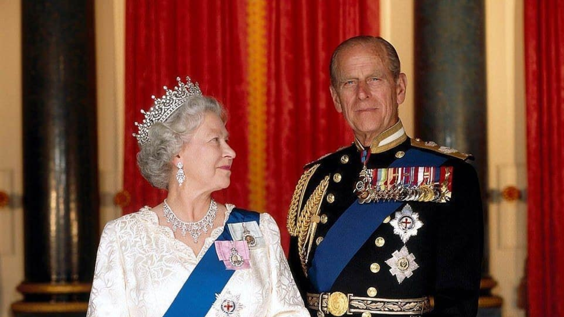 Aos 99 anos, morre príncipe Philip, marido da rainha Elizabeth II