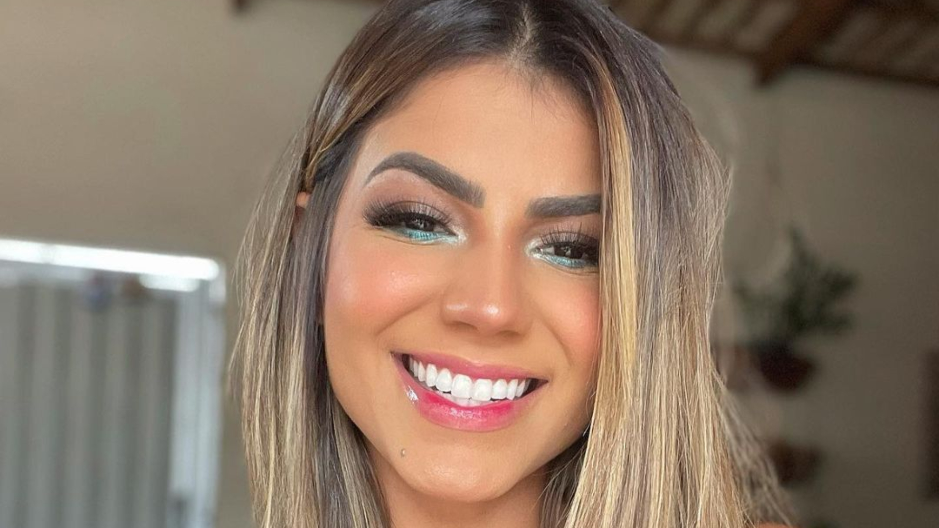 Um de cada cor! Hariany Almeida monta looks monocromáticos
