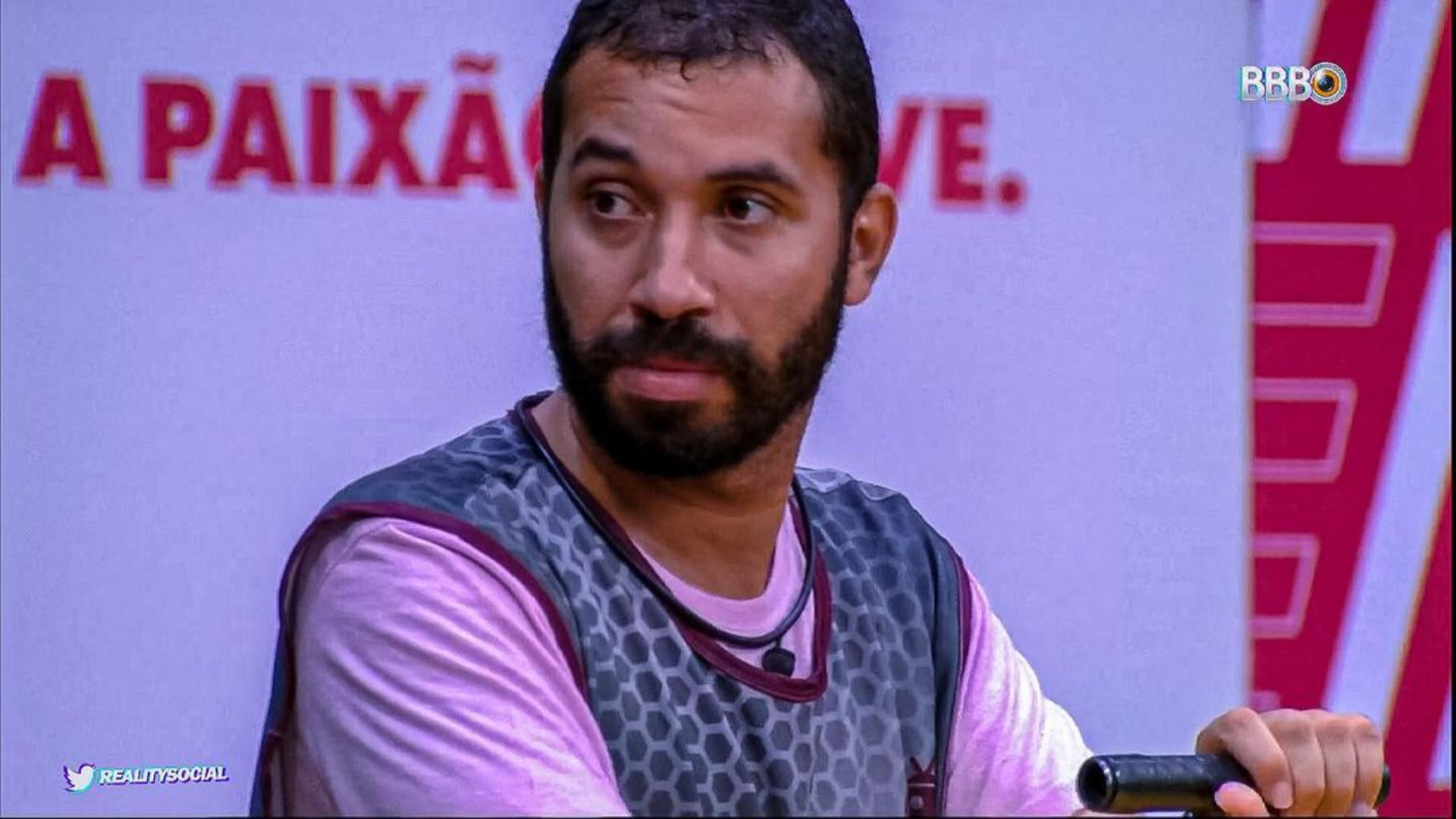 BBB21: Gilberto cai no choro e é acolhido por Pocah: “Eu não queria ter medo”