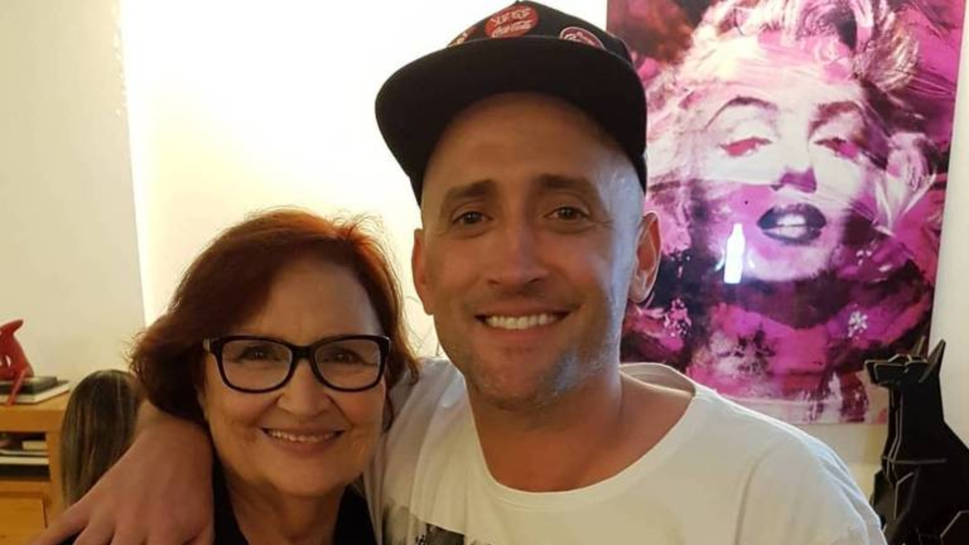 Mãe de Paulo Gustavo emociona com homenagem após um ano de seu falecimento