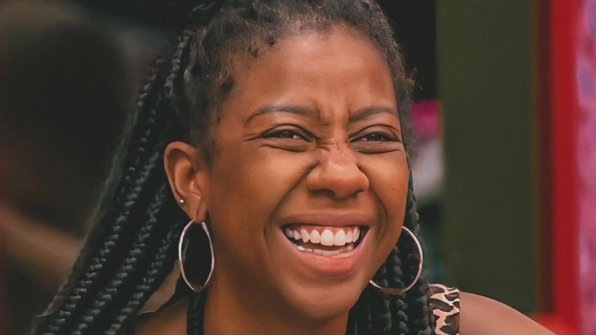 BBB21: Quem é ela?! Com a ajuda dos brothers, Camilla de Lucas tira as tranças e fica maravilhosa com o novo visual