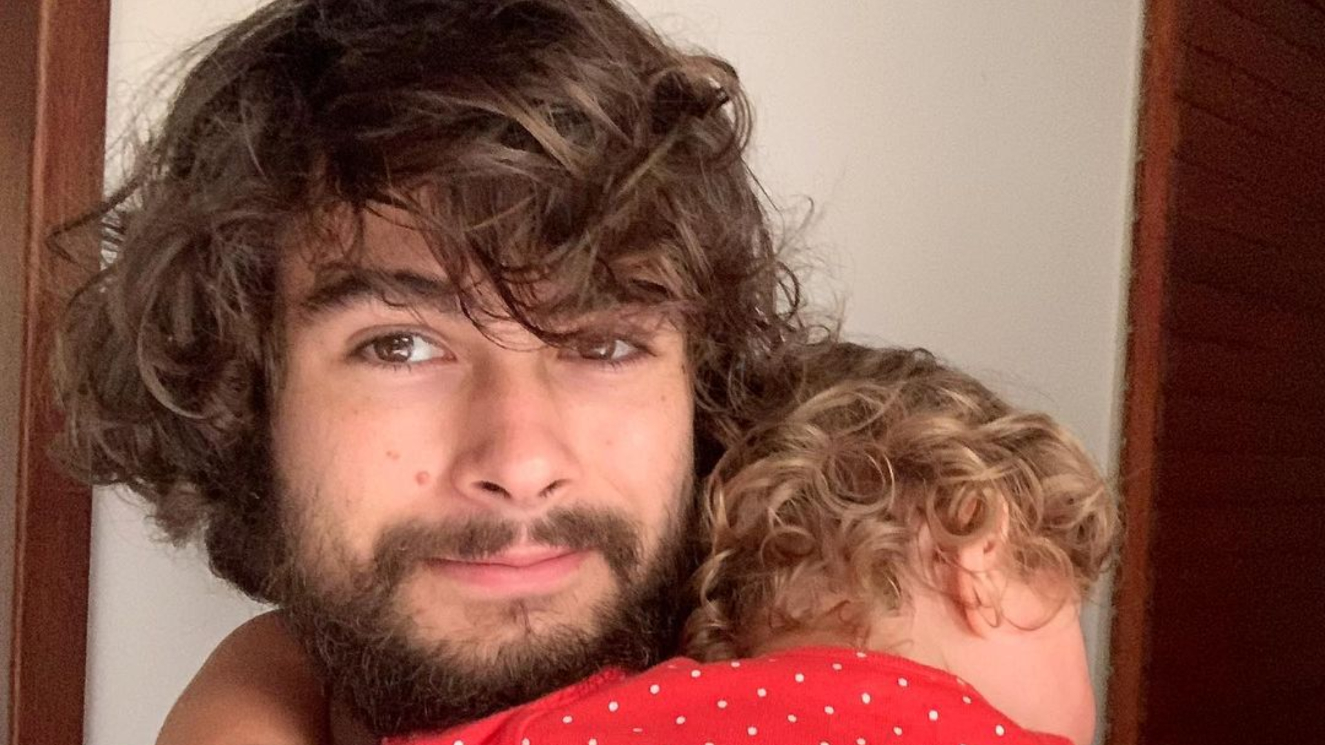 Rafael Vitti encanta internautas com vídeo fofíssimo de Clara Maria