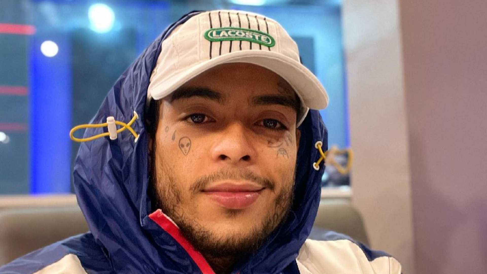 Após desentendimento com viúva, mãe de MC Kevin revela que brigará pela herança do filho
