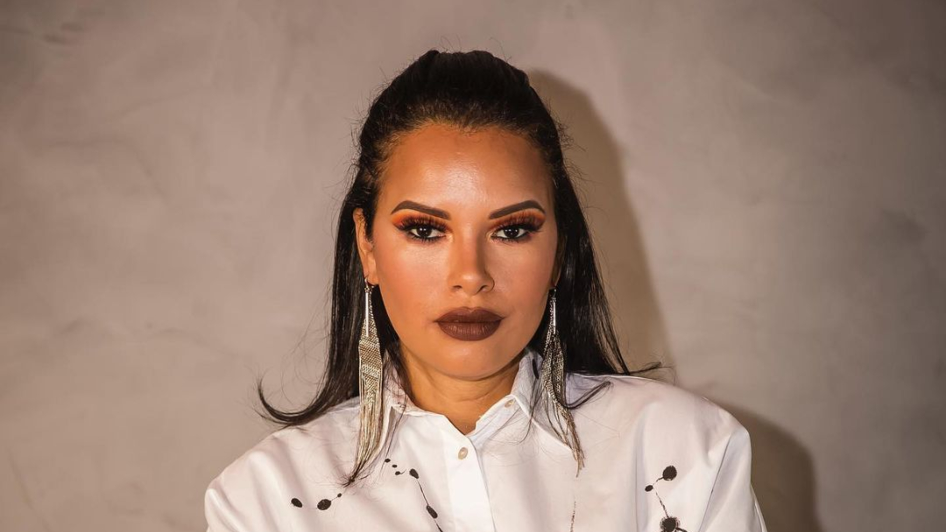 Ariadna Arantes chora após ser vítima de ataque transfóbicos