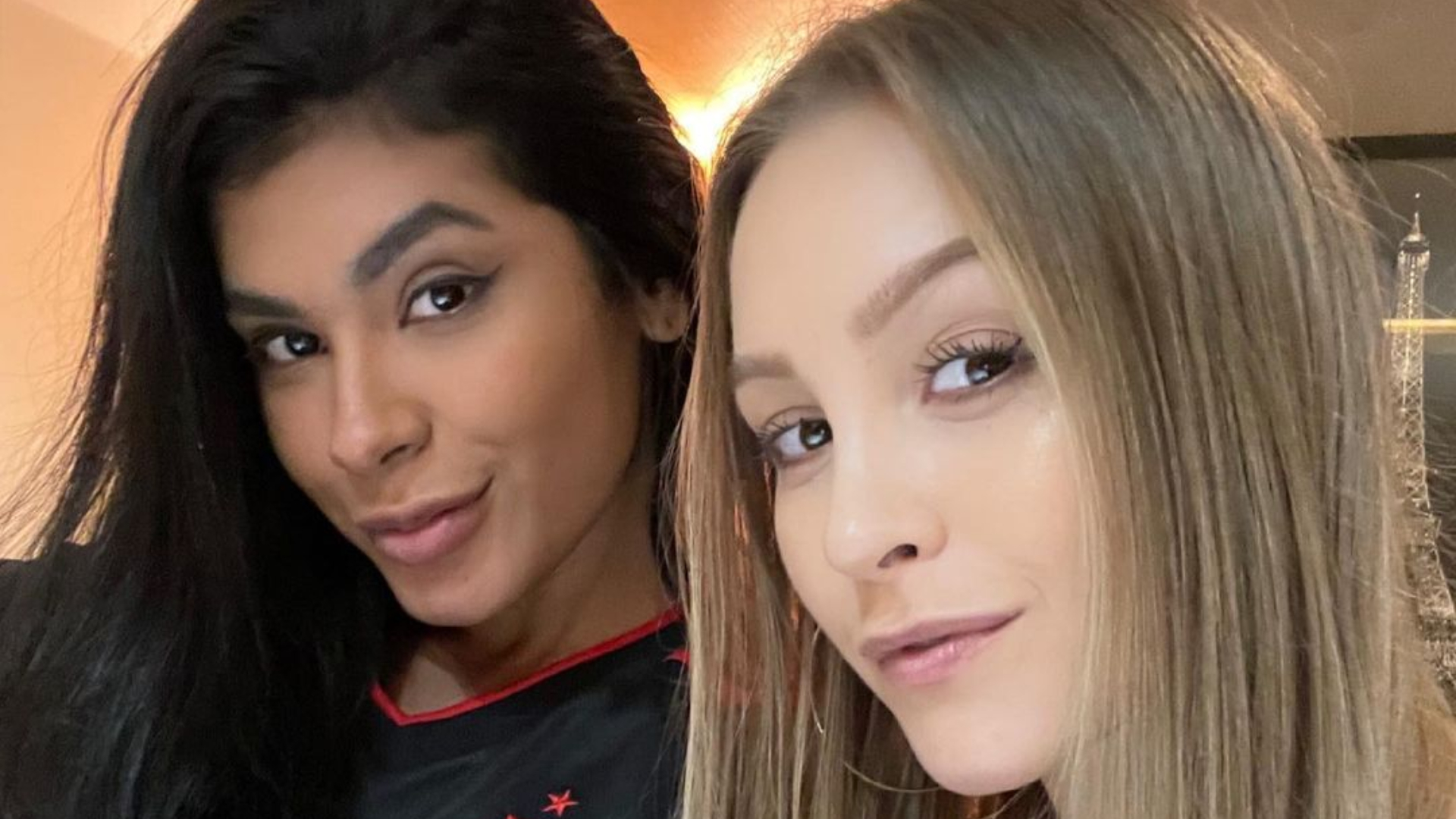 Luxo e poder! Carla Diaz e Pocah ostentam curvas em passeio de iate