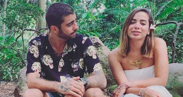 Coração quebrado! Pedro Scooby chora ao ver Anitta cantando hit de romance em camarote de Carnaval