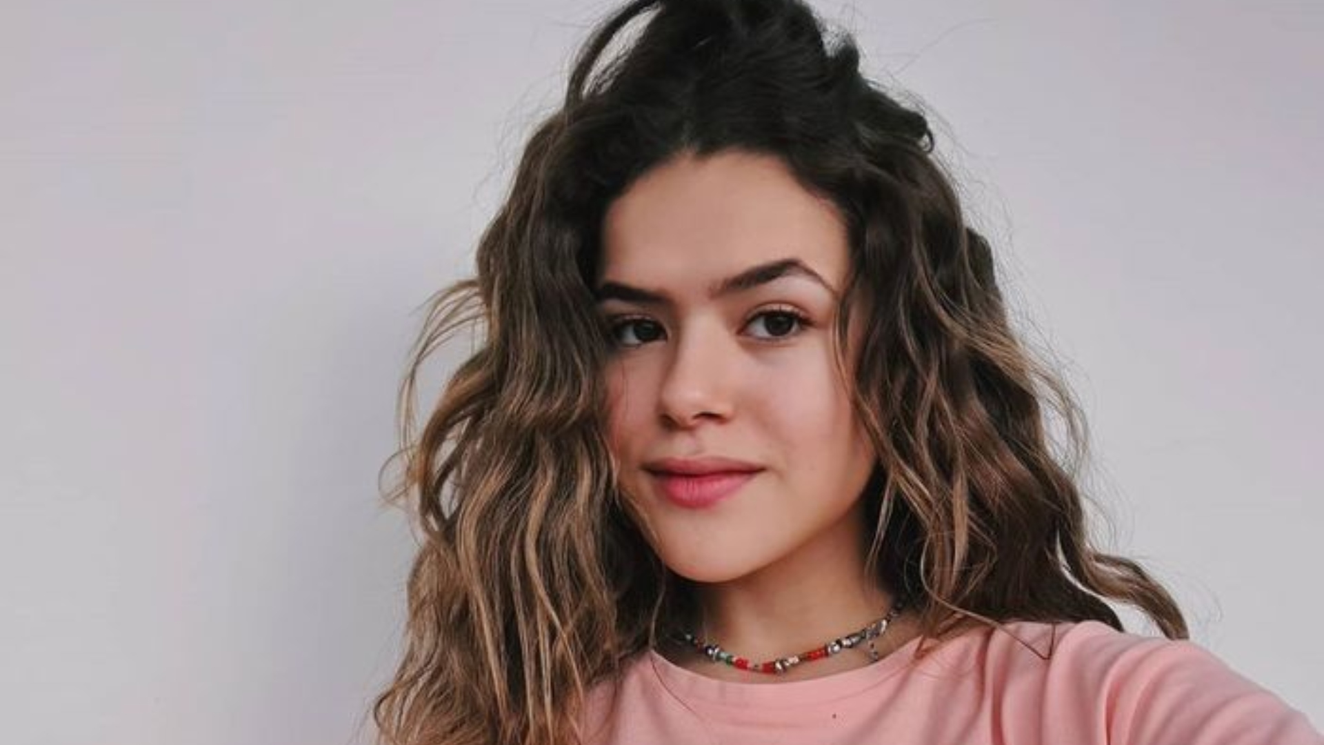EITA! Maísa Silva solta o verbo contra seguidor que a chamou de sem graça: “Sou uma mulher e não sou humorista”