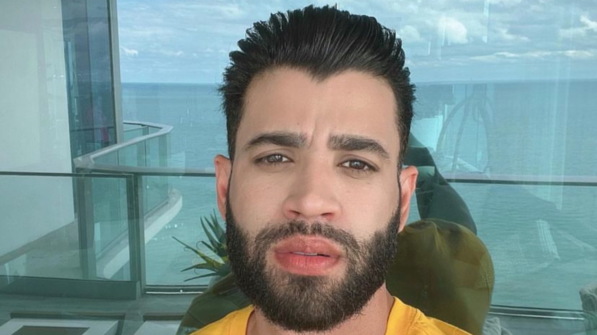 Gusttavo Lima é condenado a indenizar idoso após “vazar” número de telefone em música