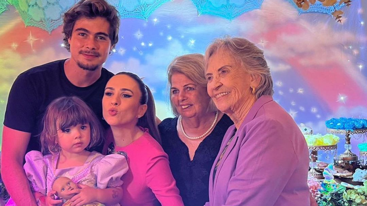 Tata Werneck é criticada por roupas no aniversário de Clara Maria e rebate: “Criança tem que brincar”