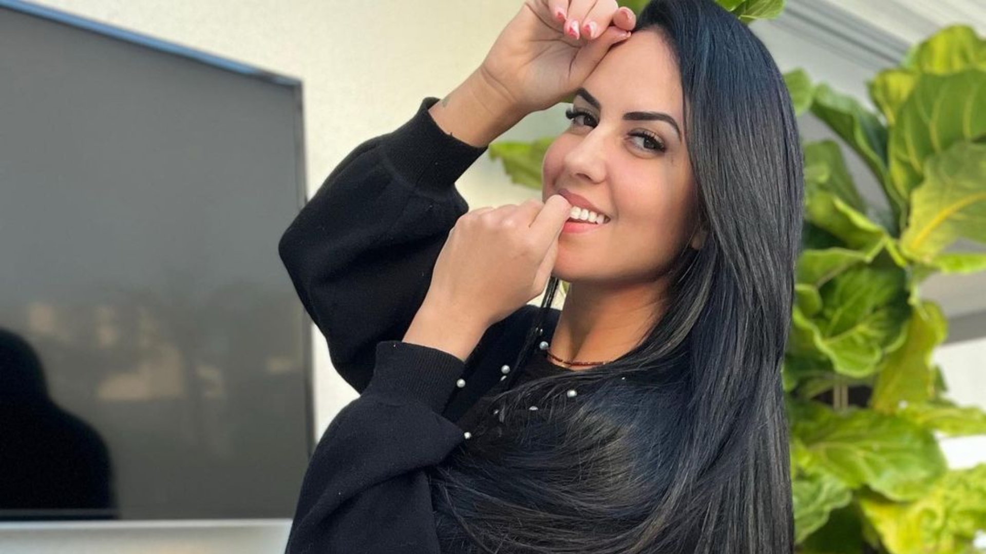 Graciele Lacerda se pronuncia sobre acusação bizarra de fertilização