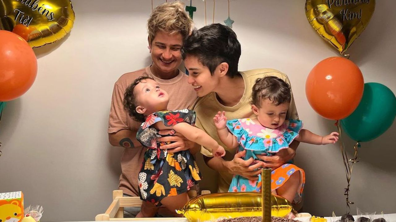 “A jornada foi de luta”! Nanda Costa e Lan Lanh comemoram 1 ano das filhas gêmeas