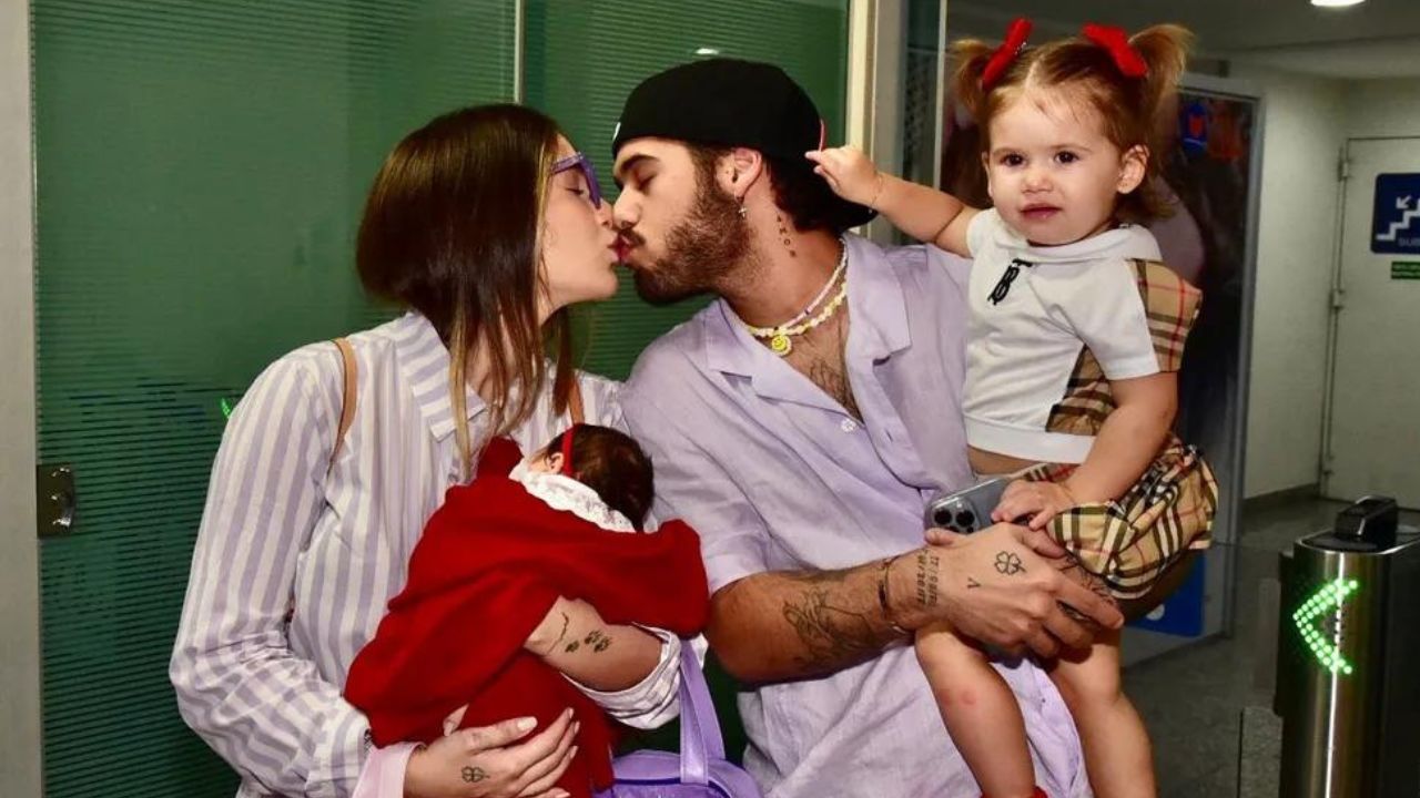 Virginia deixa maternidade ao lado das duas filhas e do marido, Zé Felipe; FOTOS