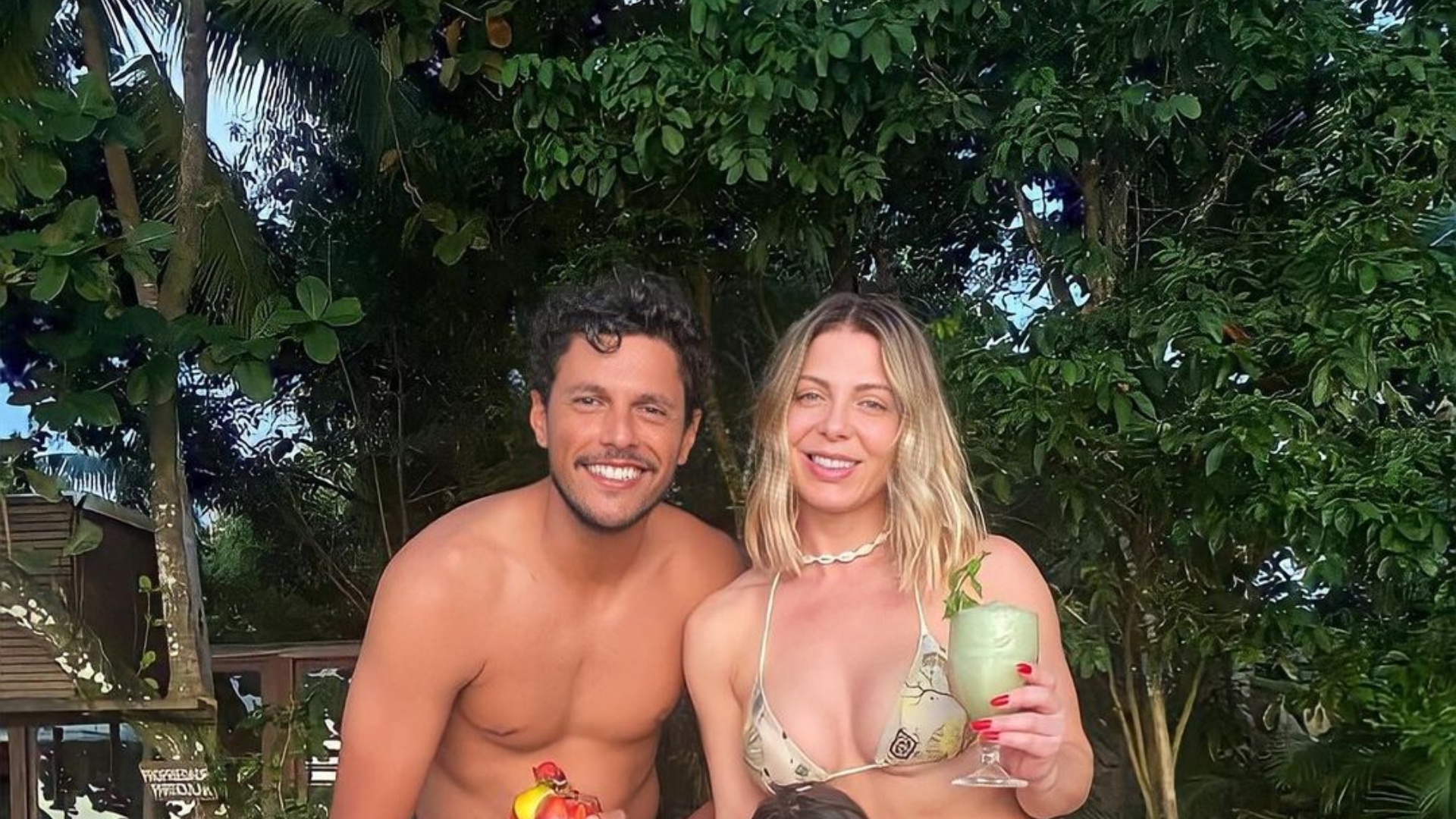 Sheilla Melo anuncia fim de namoro e dispara: “Cuidando de mim”