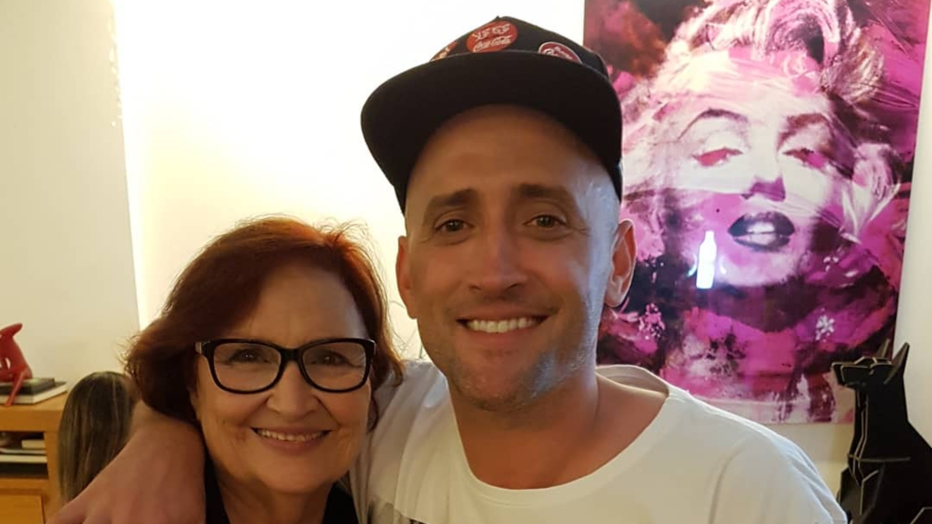 Dea Lucia, mãe de Paulo Gustavo, esbraveja após ver web falando de “luto” por eleições