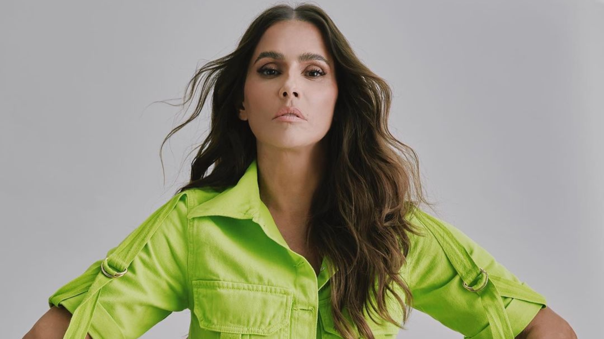 Deborah Secco recebe críticas por look como comentarista da Copa do Mundo