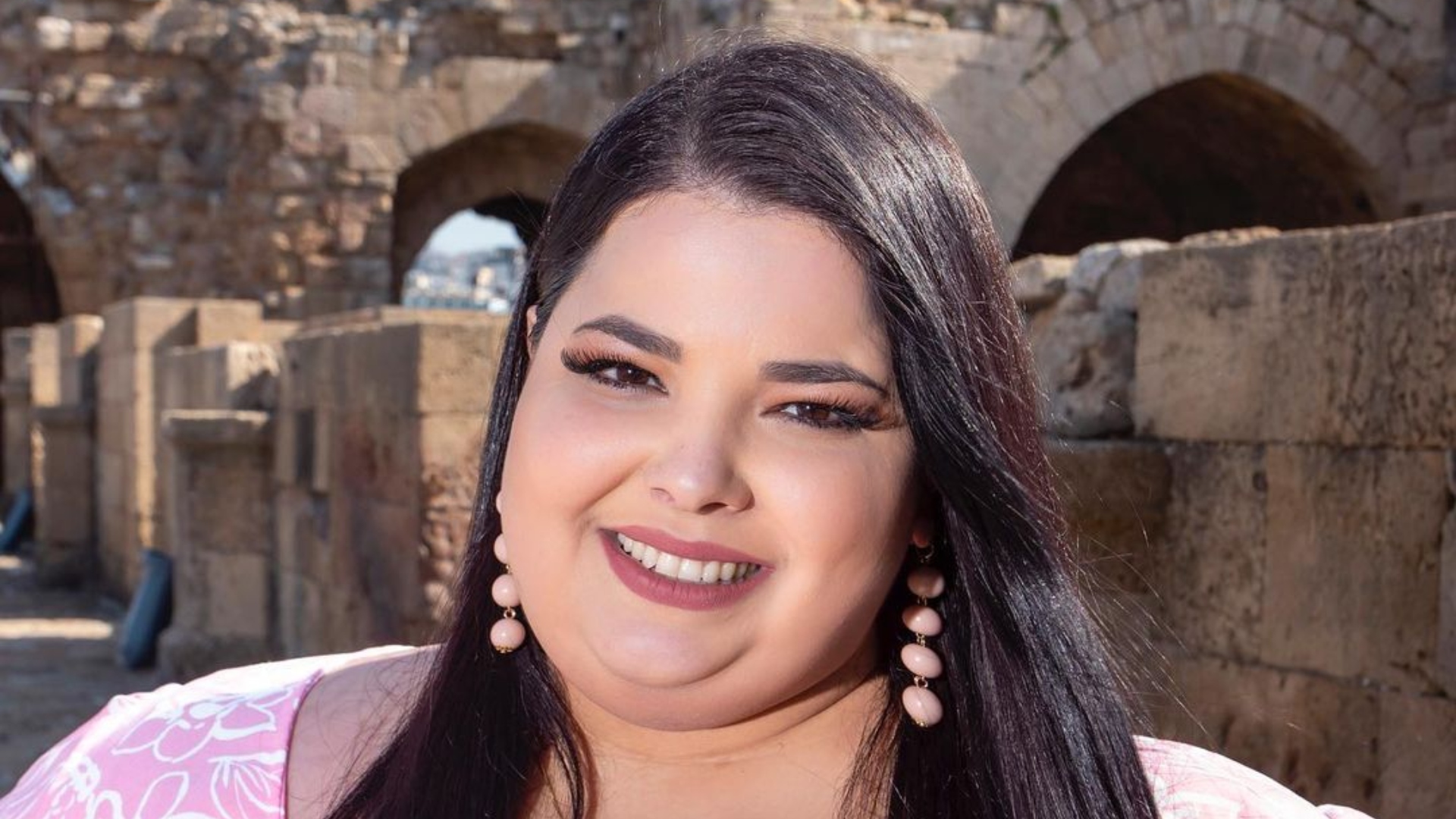 Modelo é barrada em voo por ser “gorda demais” e diz que empresa áerea não irá devolver o dinheiro