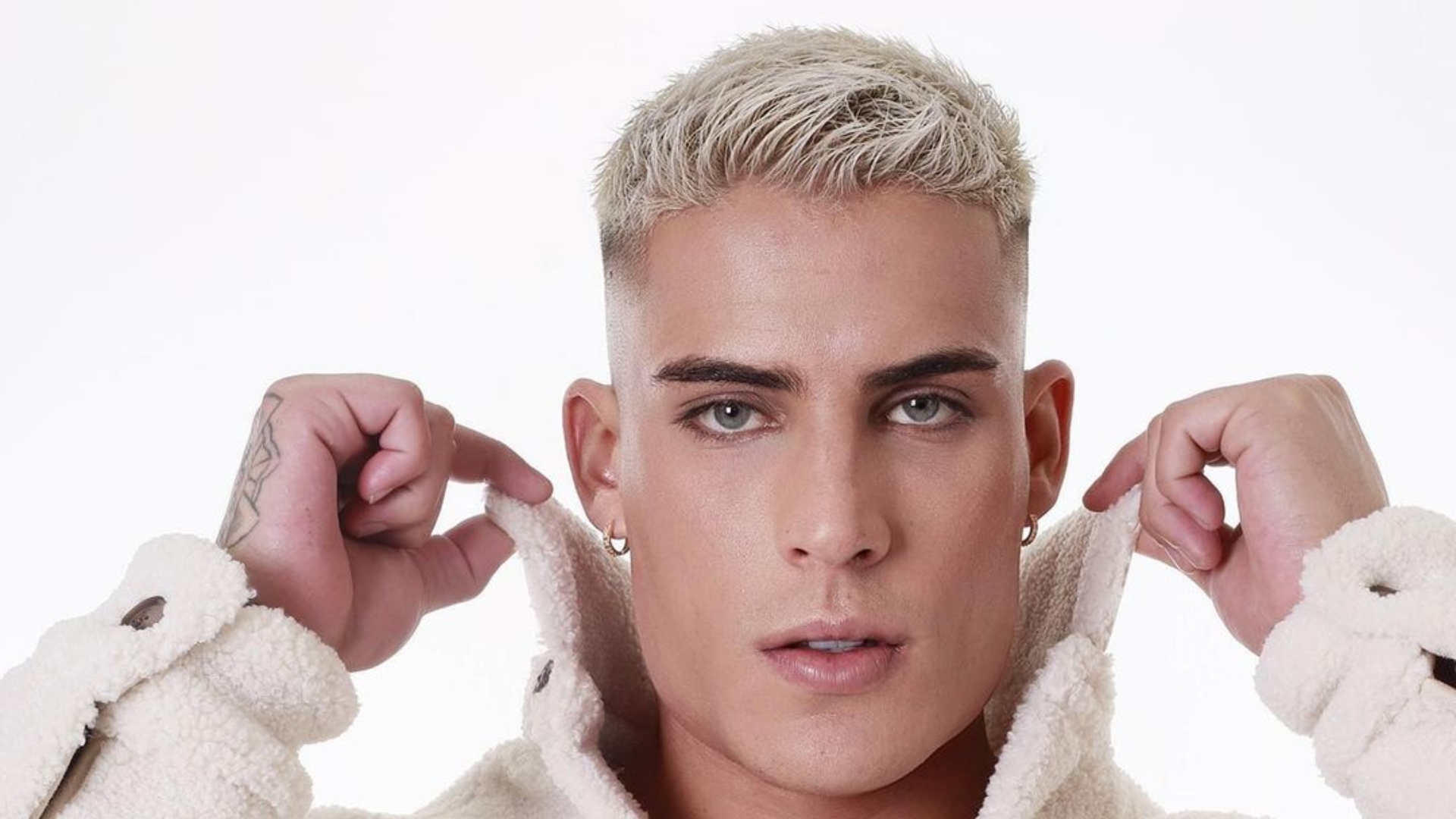 Tiago Ramos, ex-peão, aparece com rosto machucado após briga: “Não fui atrás de treta”