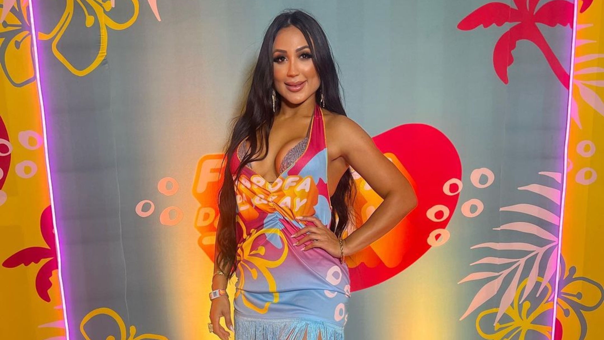 Dayanne Bezerra, irmã de Deolane, é criticada por ir à Farofa da Gkay com mãe hospitalizada