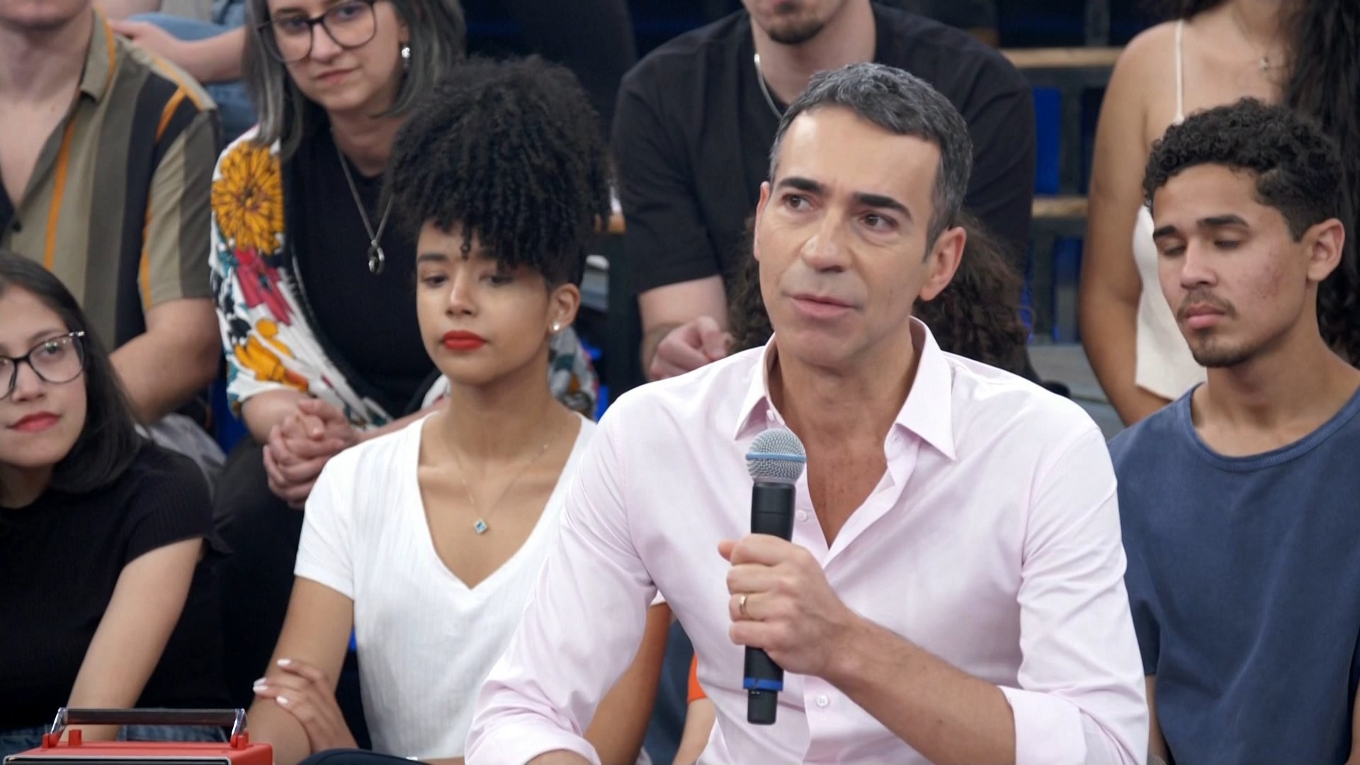 César Tralli faz desabafo sincero no ‘Alta Horas’ e surpreende apresentador