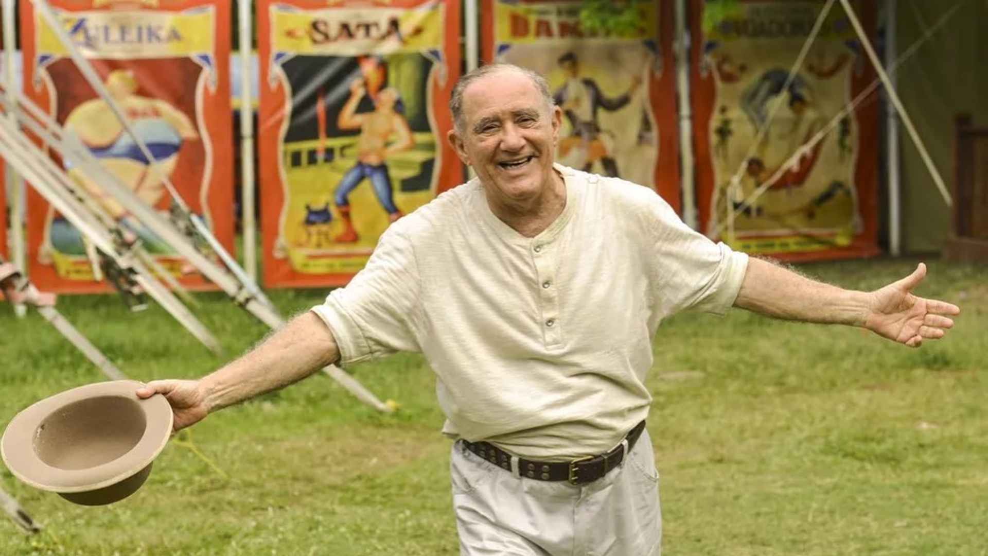 Renato Aragão é hospitalizado e dá atualização sobre estado de saúde