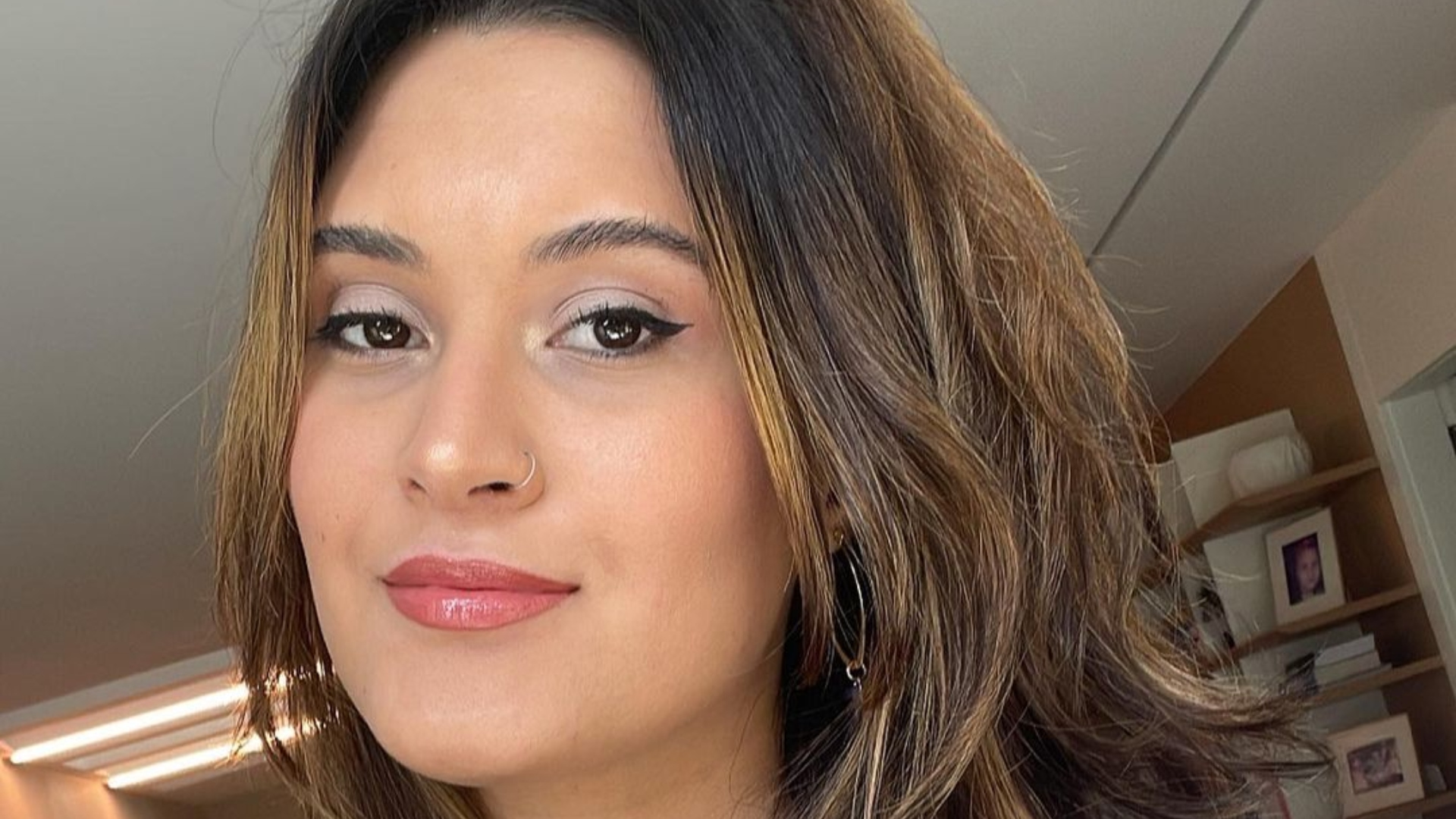 Filha de Fátima Bernardes e William Bonner, Bia Bonemer ostenta curvas exuberantes com biquíni vermelho