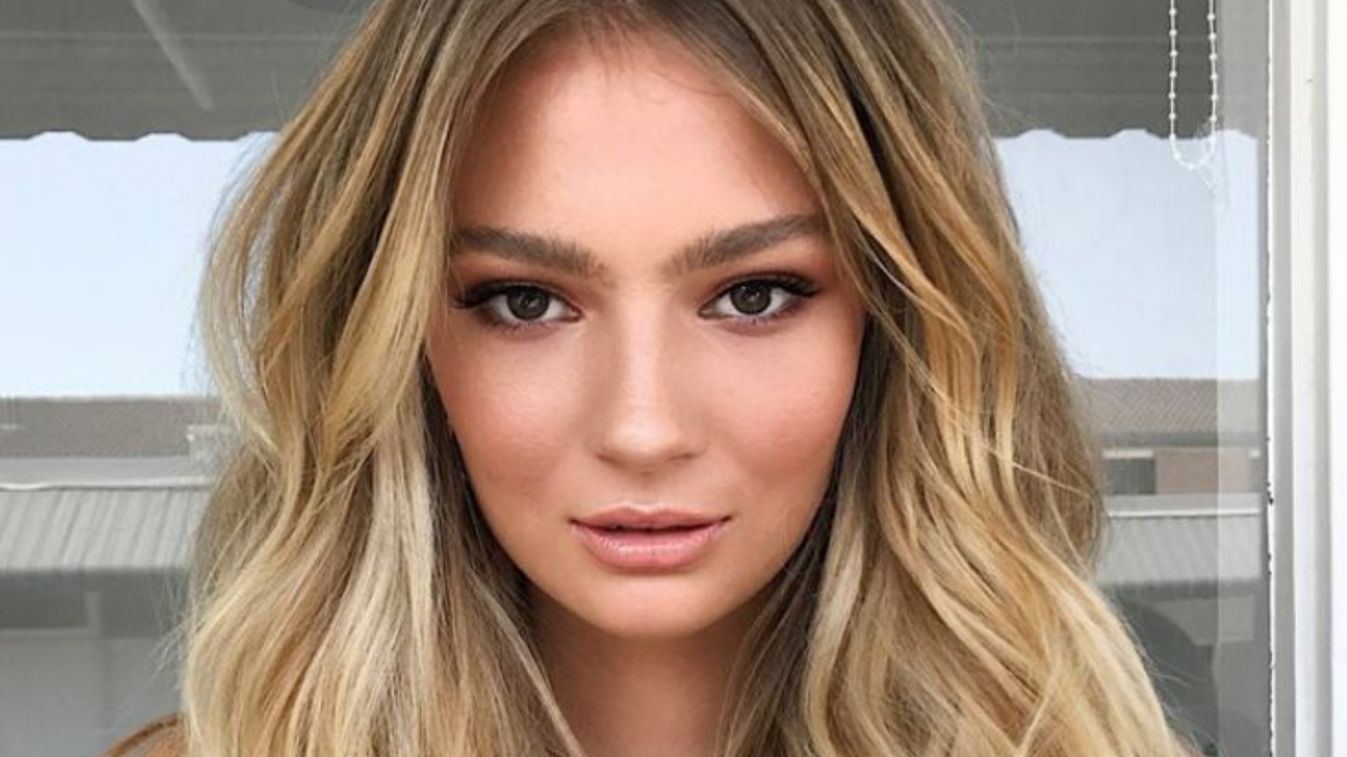 Hairstylist traz passo a passo para conquistar o cabelo de sereia