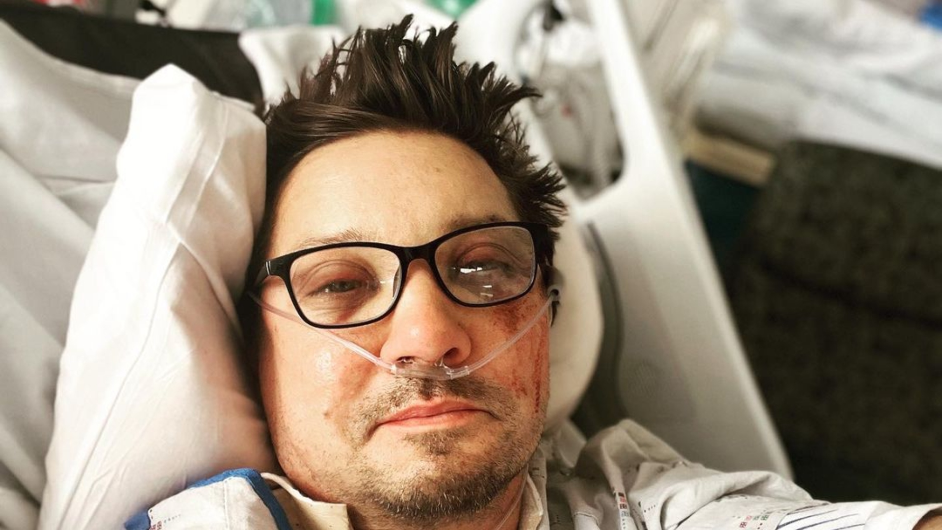 Jeremy Renner, ator que interpreta Gavião Arqueiro, recebe alta hospitalar após acidente