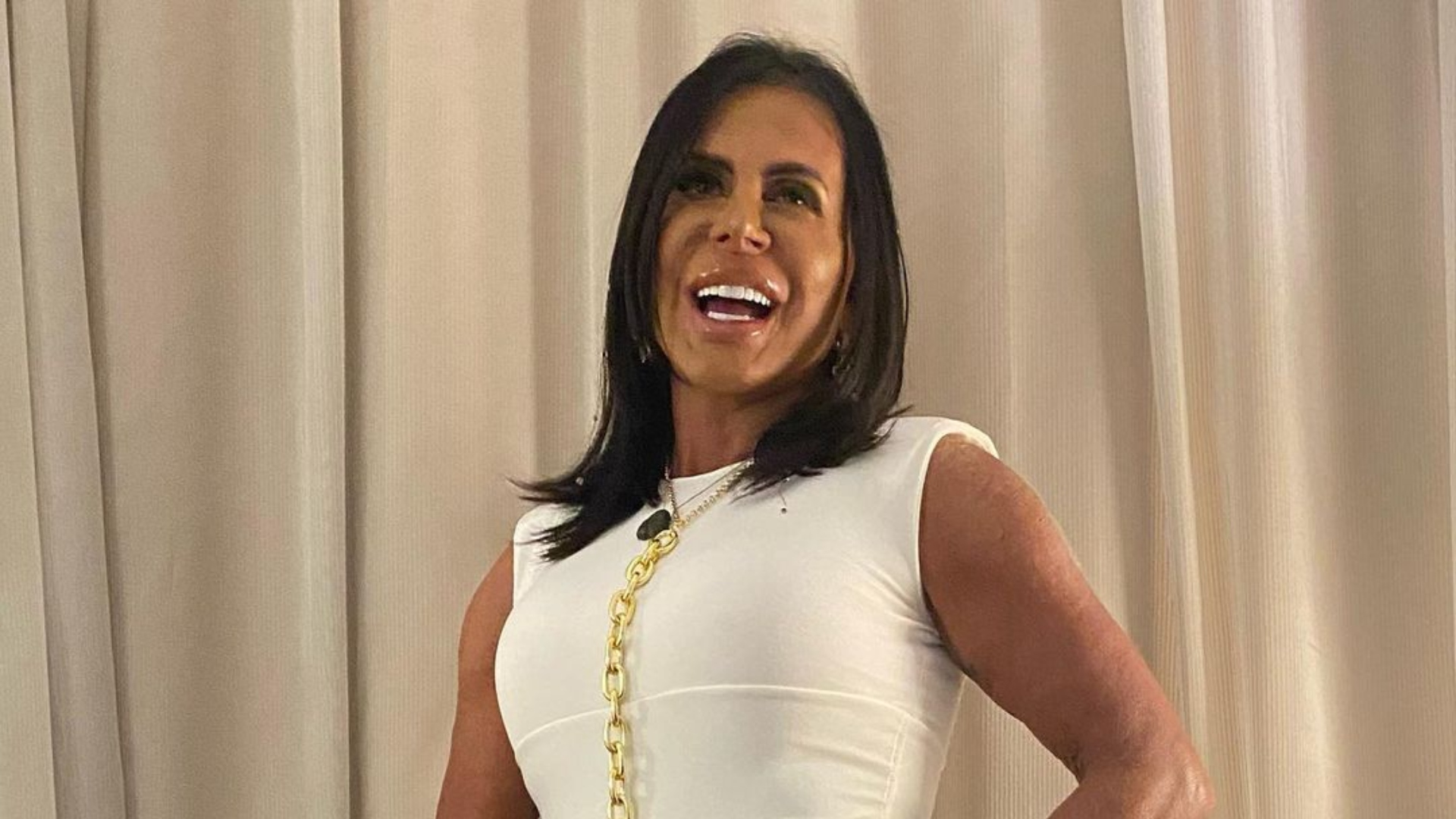 Gretchen abre intimidade e mostra detalhes de seu banho