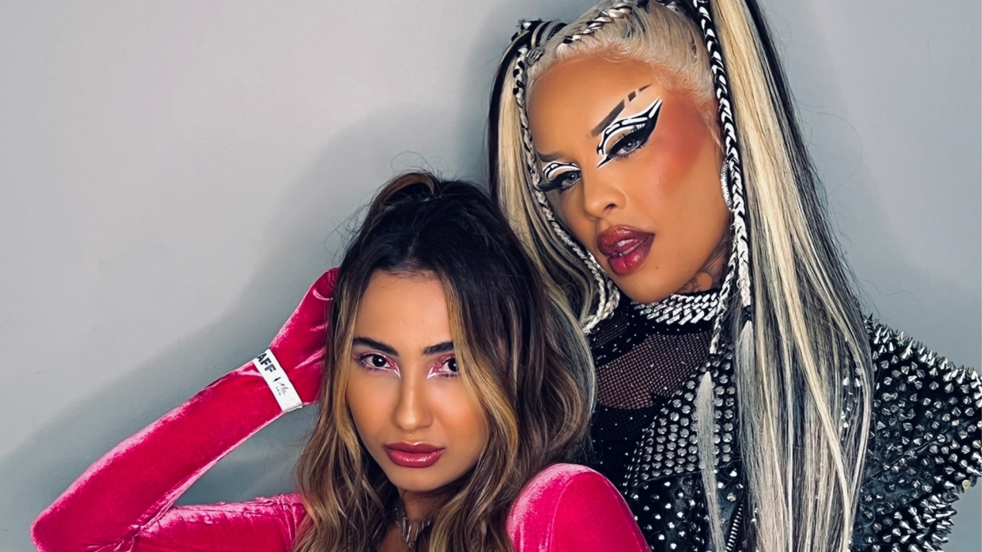 “Ser mulher lésbica em cima do palco é um ato político”, diz Fernanda Fox, DJ da Gloria Groove
