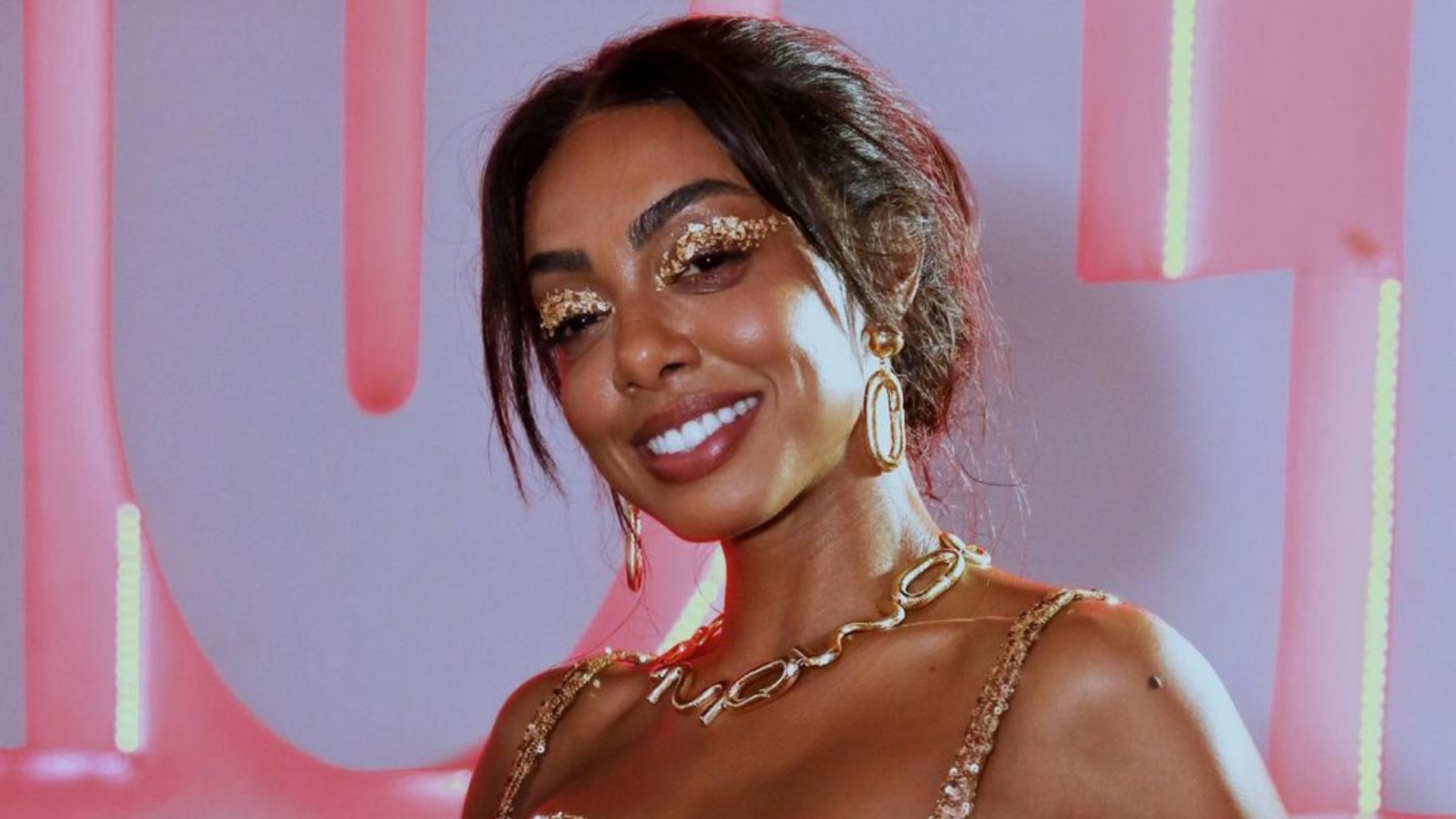 Dandara Mariana não esconde nada e aposta em look sem tecido