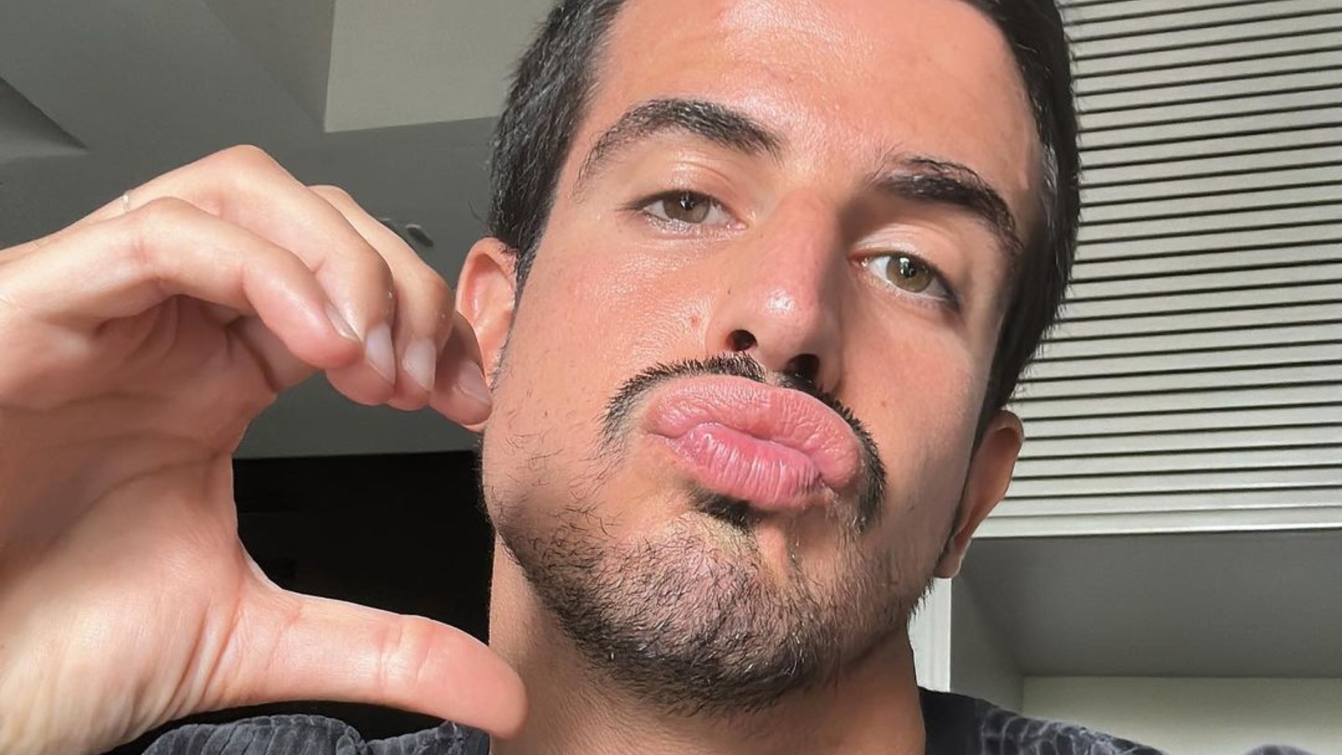Enzo Celulari quebra silêncio sobre affair com Jade Picon: “Nem ligo”