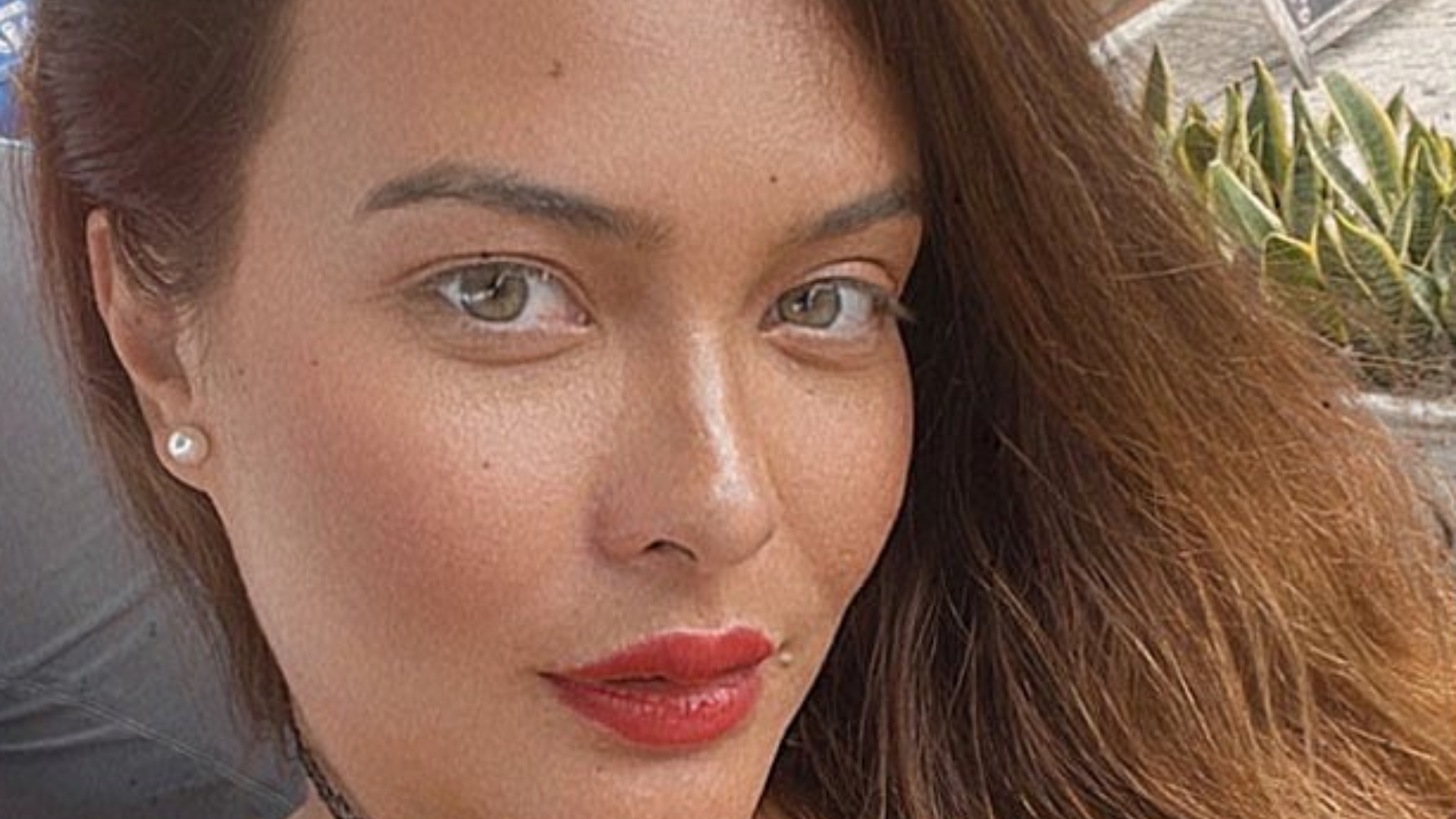 Geisy Arruda mostra tudo com look transparente