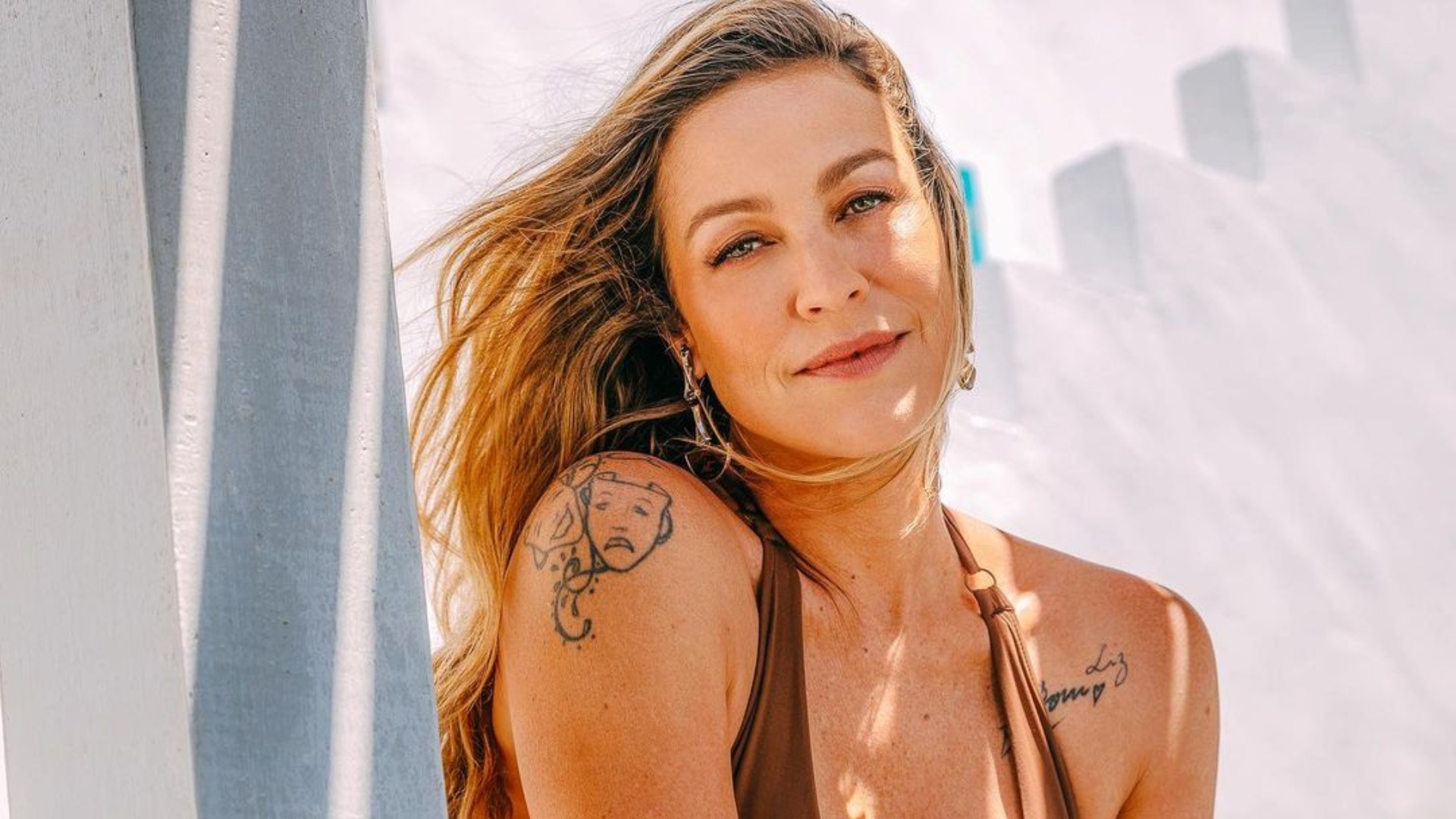 Luana Piovani cai no choro ao falar de briga com Pedro Scooby na Justiça: “Me sentindo ameaçada”