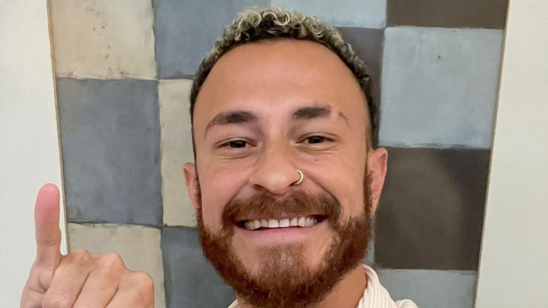 BBB23: Fred cai no choro ao reagir vídeo de seu filho, Cris: “Saí por ele”
