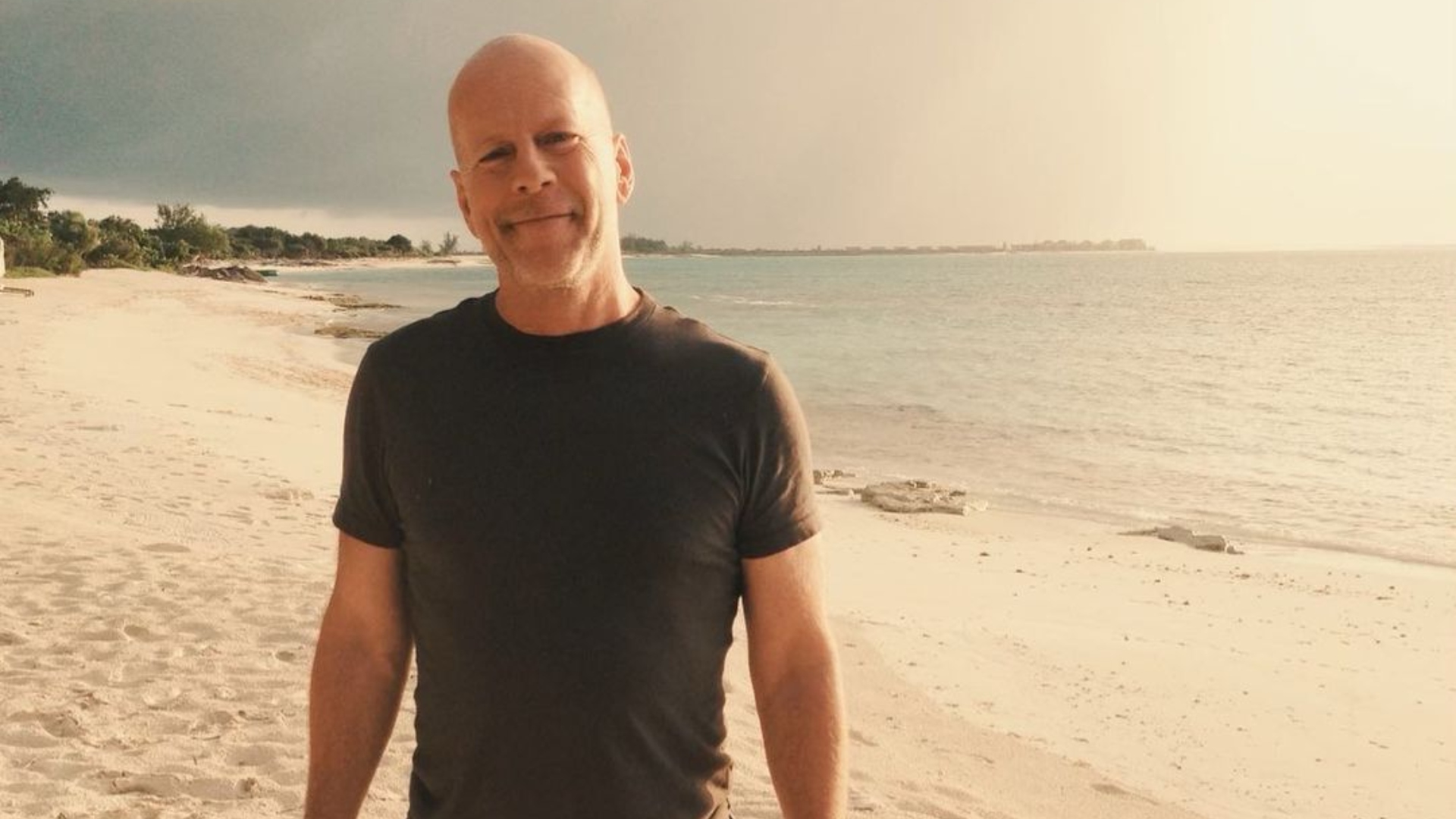 Após diagnóstico de demência, Bruce Willis celebra 68 anos ao lado da família
