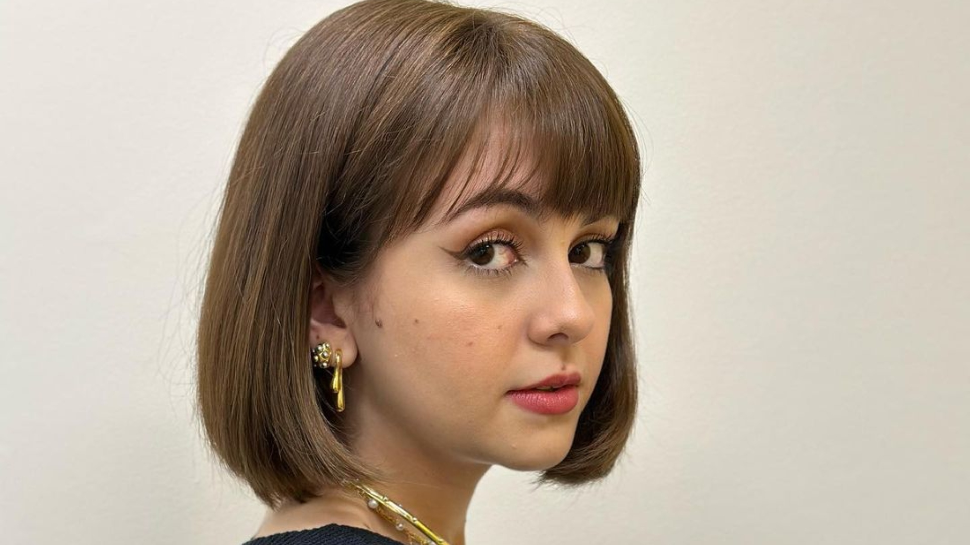 Klara Castanho faz primeira aparição após ser vítima de abuso; psicólogo analisa traumas vividos por ela
