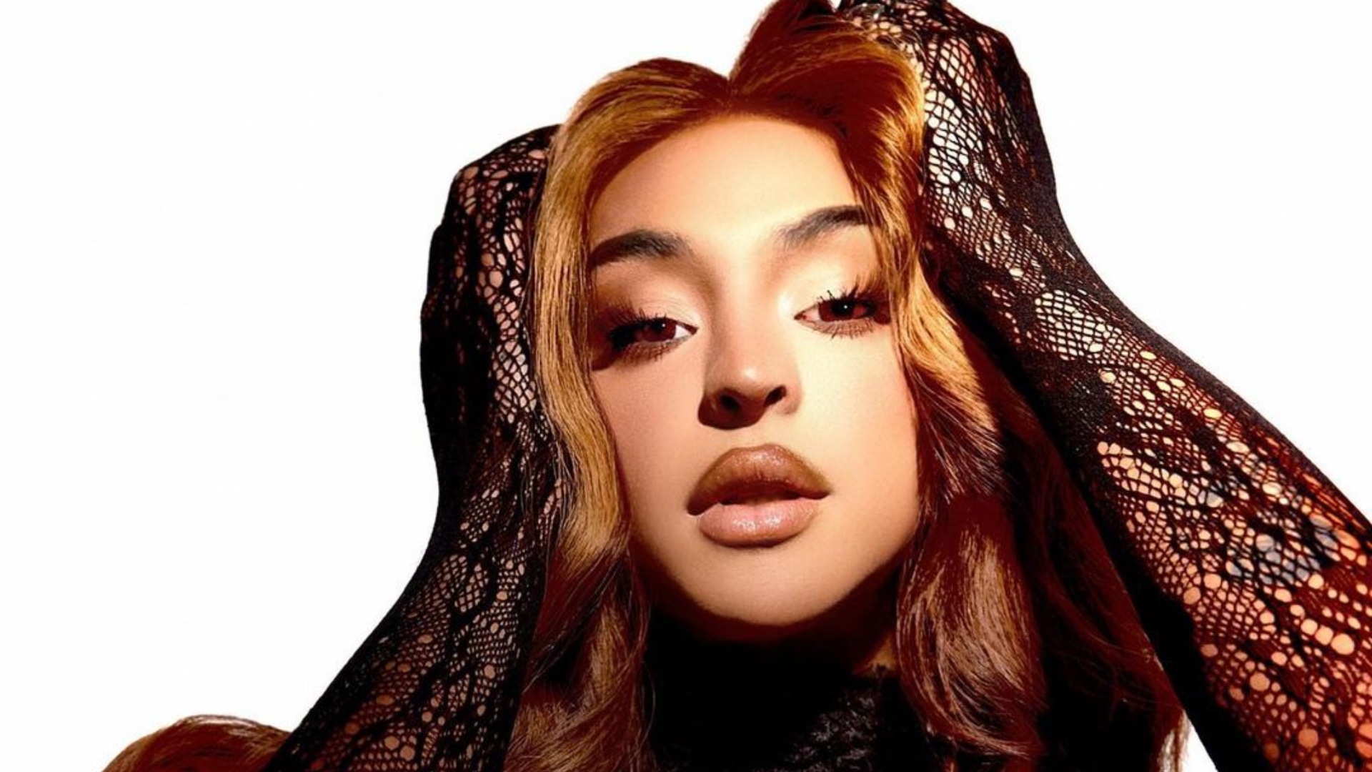Pabllo Vittar diverte web com vídeo batendo cabelo: “Ligada nos 220v”