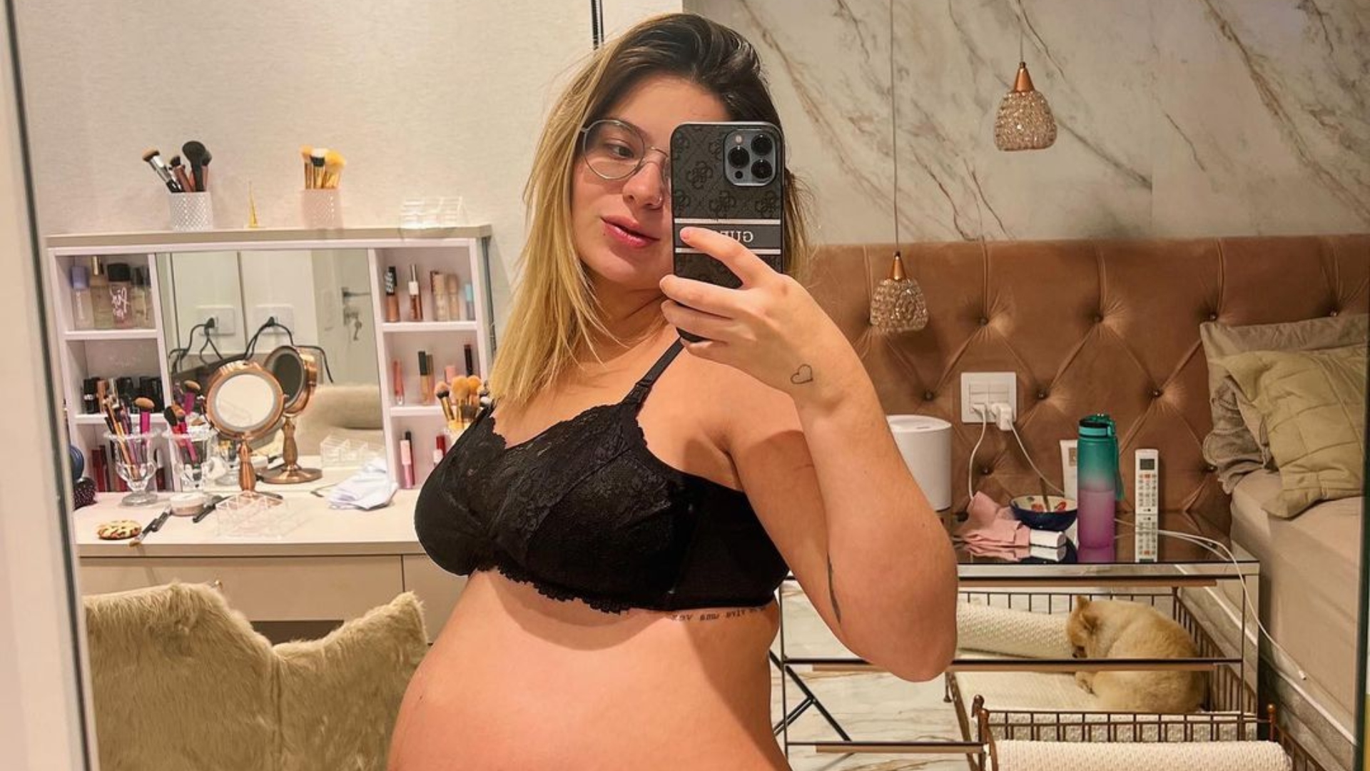 Viih Tube não esconde nada e faz tour por corpo real durante a gravidez