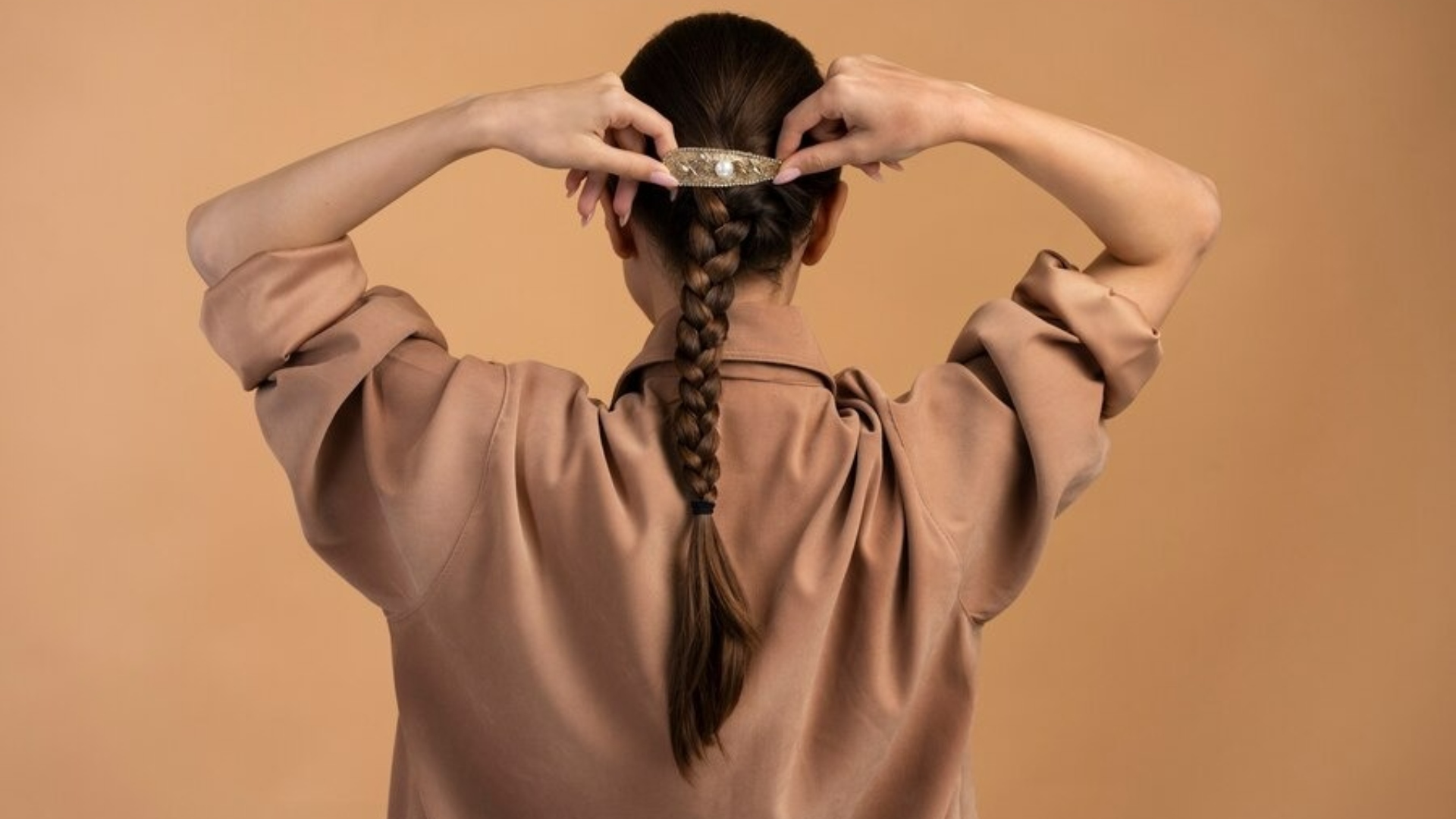 Especialista fala sobre a importância dos acessórios na composição do penteado