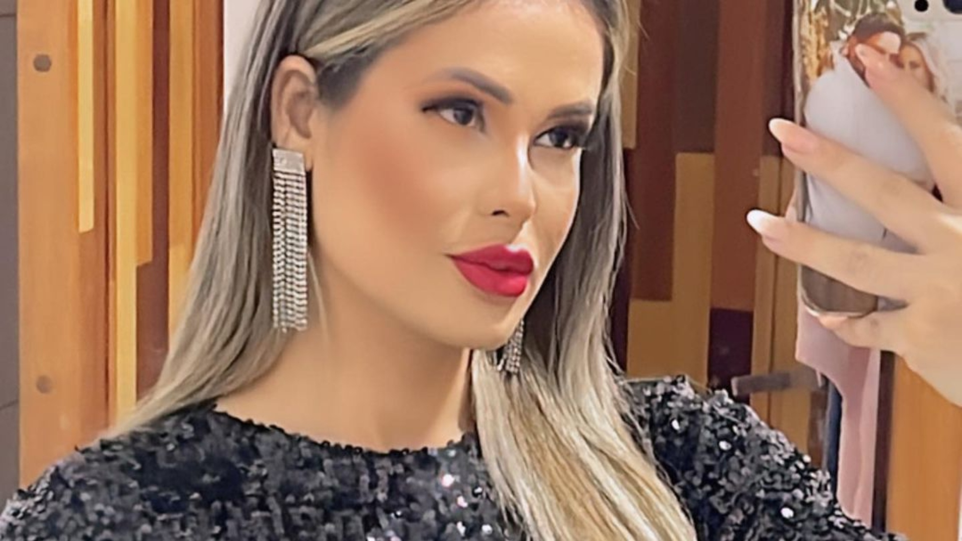 Cantora é encontrada morta um mês após cerimônia luxuosa de casamento